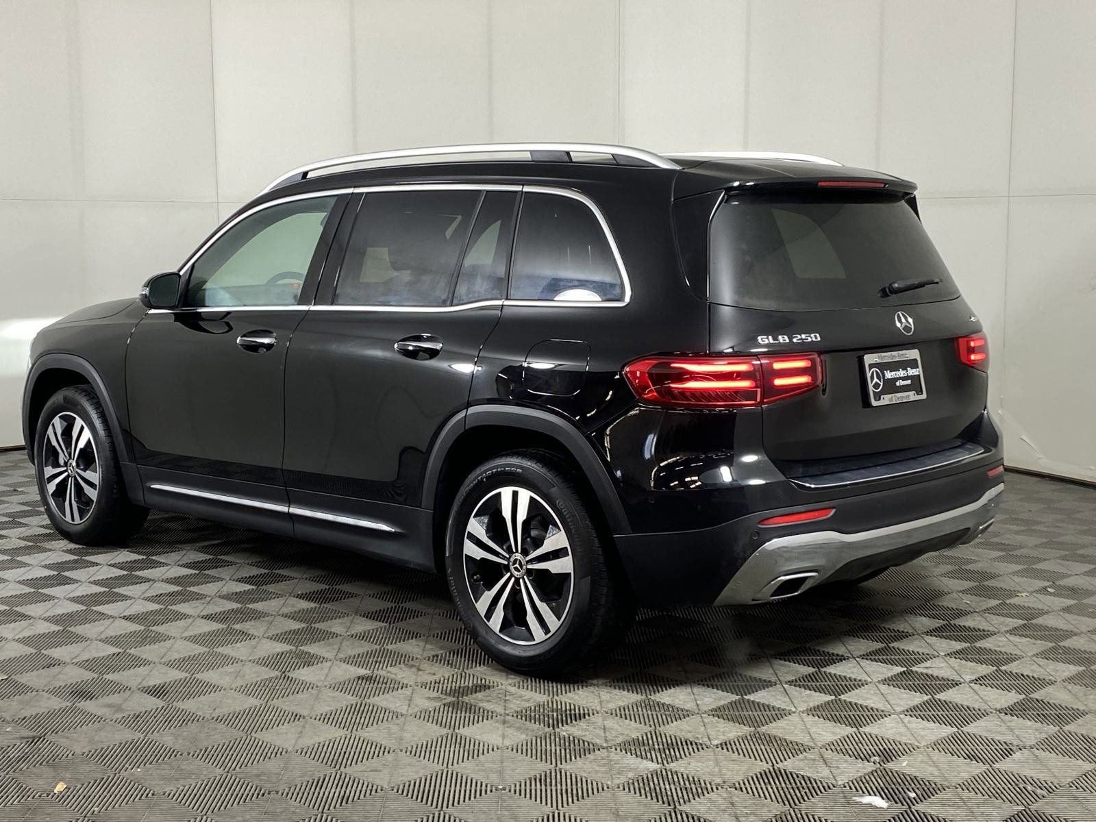 2025 Mercedes Benz GLB 250 4MATIC photo 3