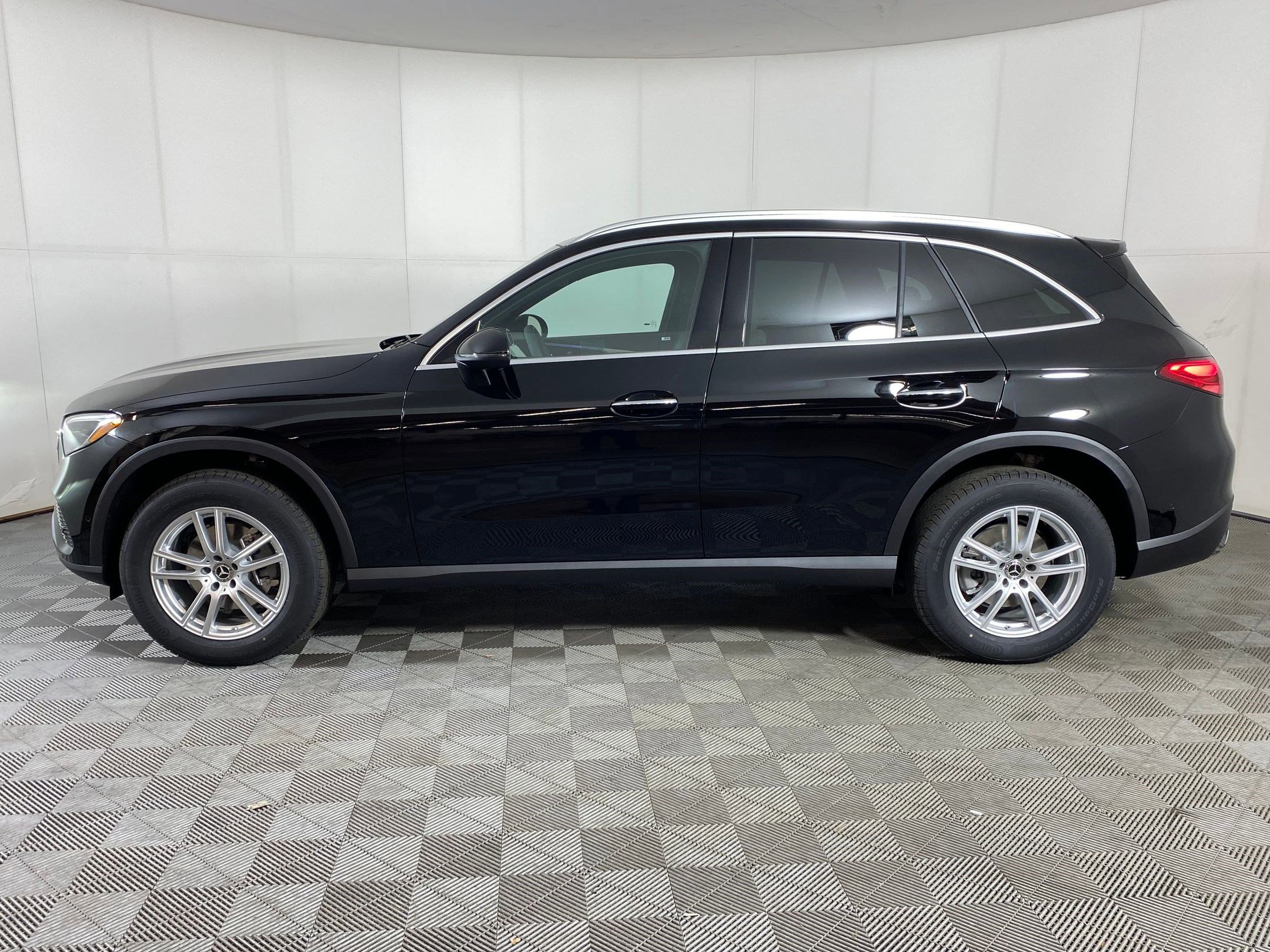 2026 Mercedes Benz GLC 300 4MATIC photo 2