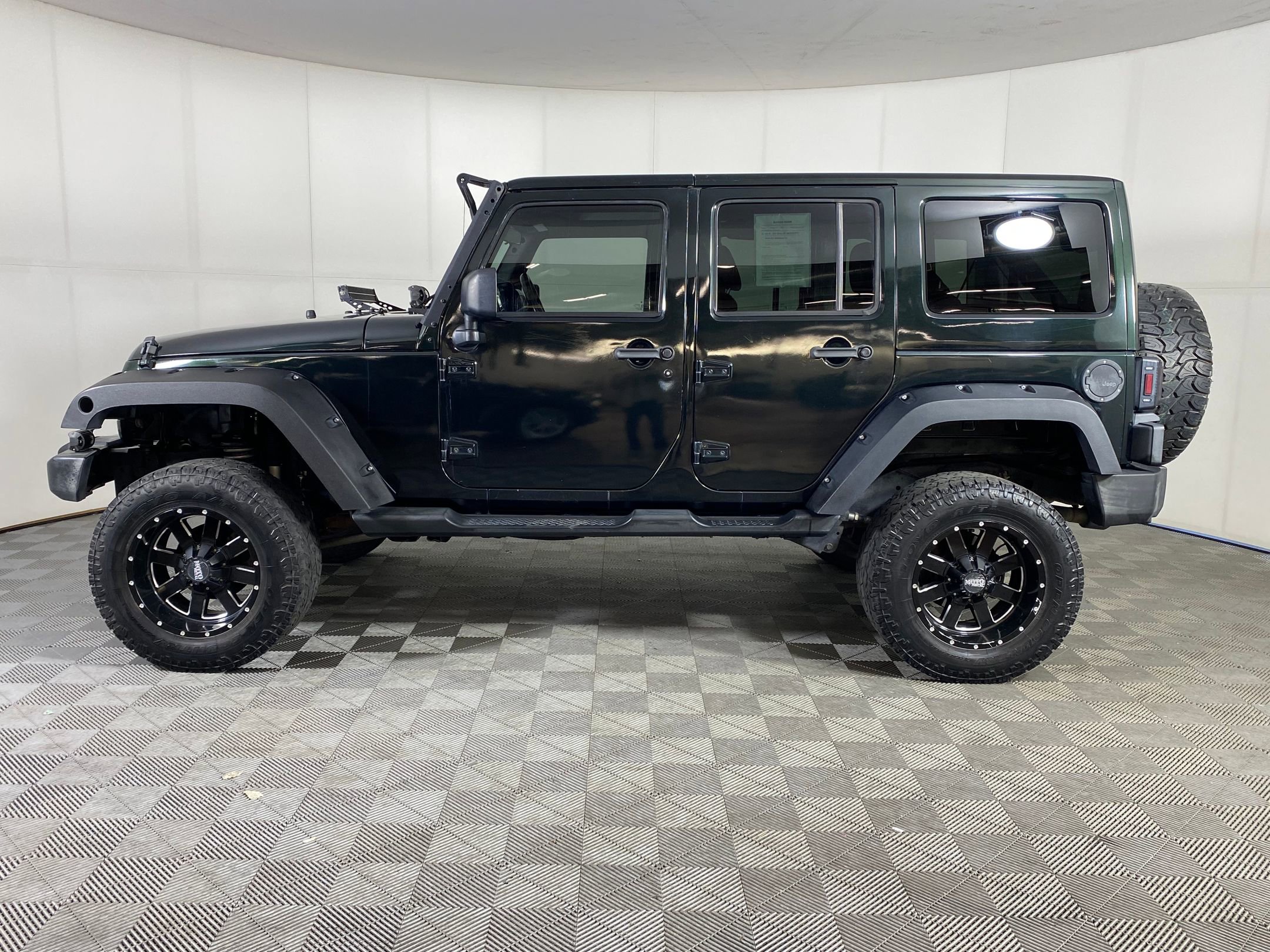 2012 Jeep Wrangler Unlimited Sahara photo 2