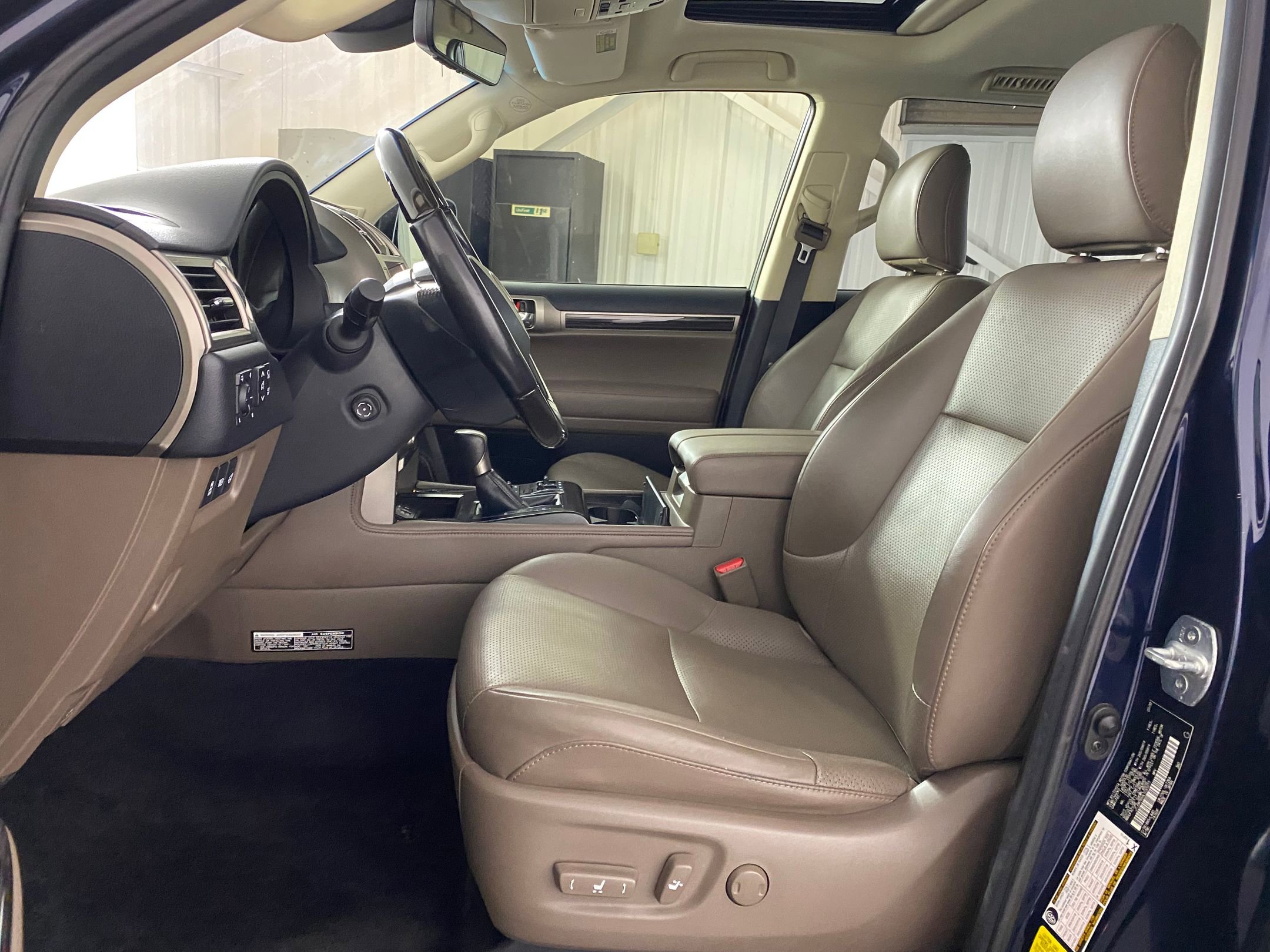 2020 Lexus GX 460 Luxury photo 3
