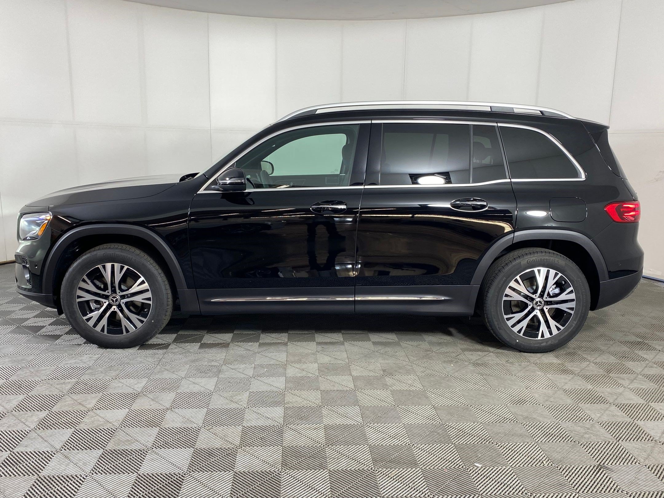 2025 Mercedes-Benz GLB Base - Photo 2