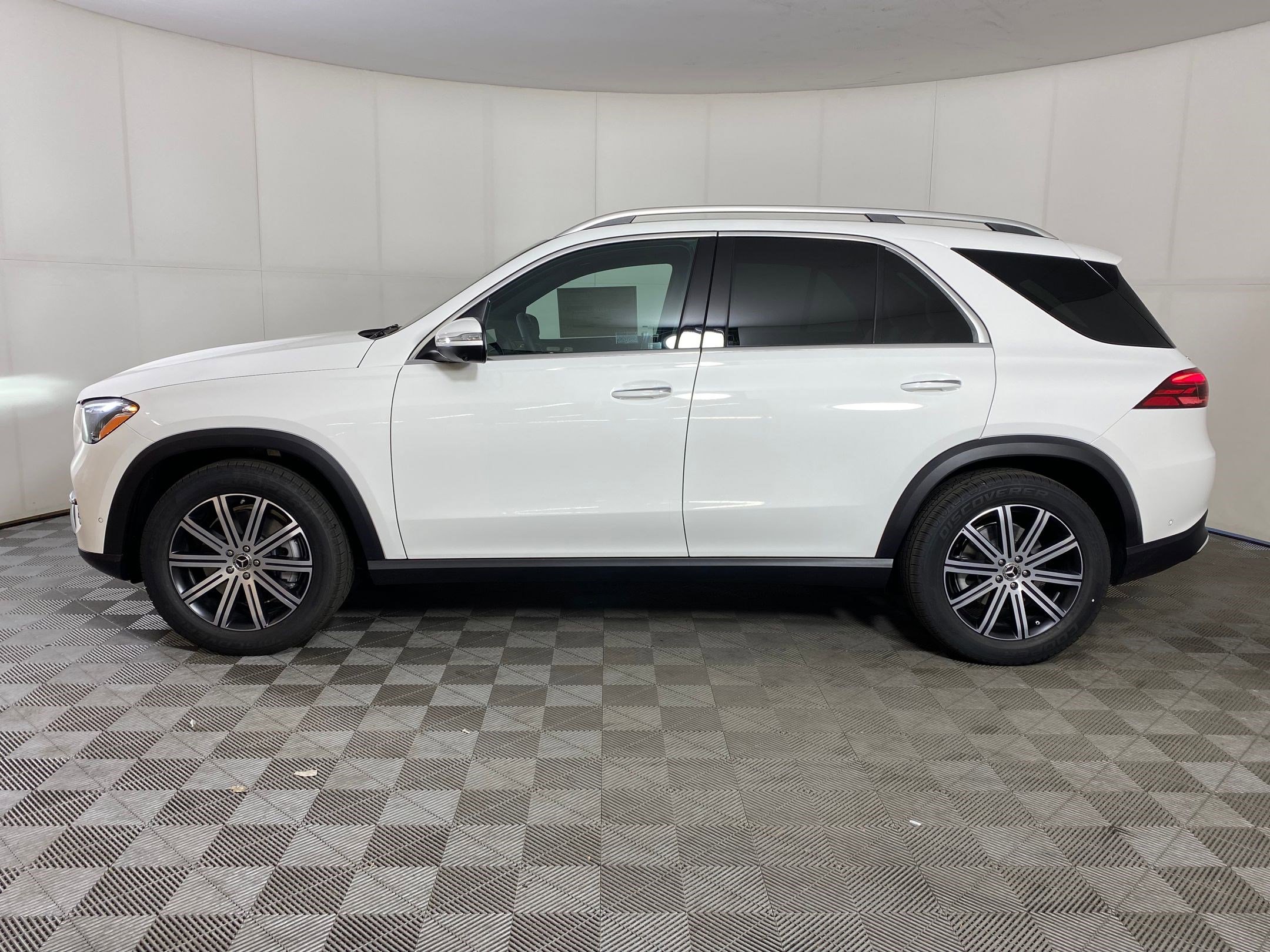 2025 Mercedes Benz GLE 450 4MATIC photo 2