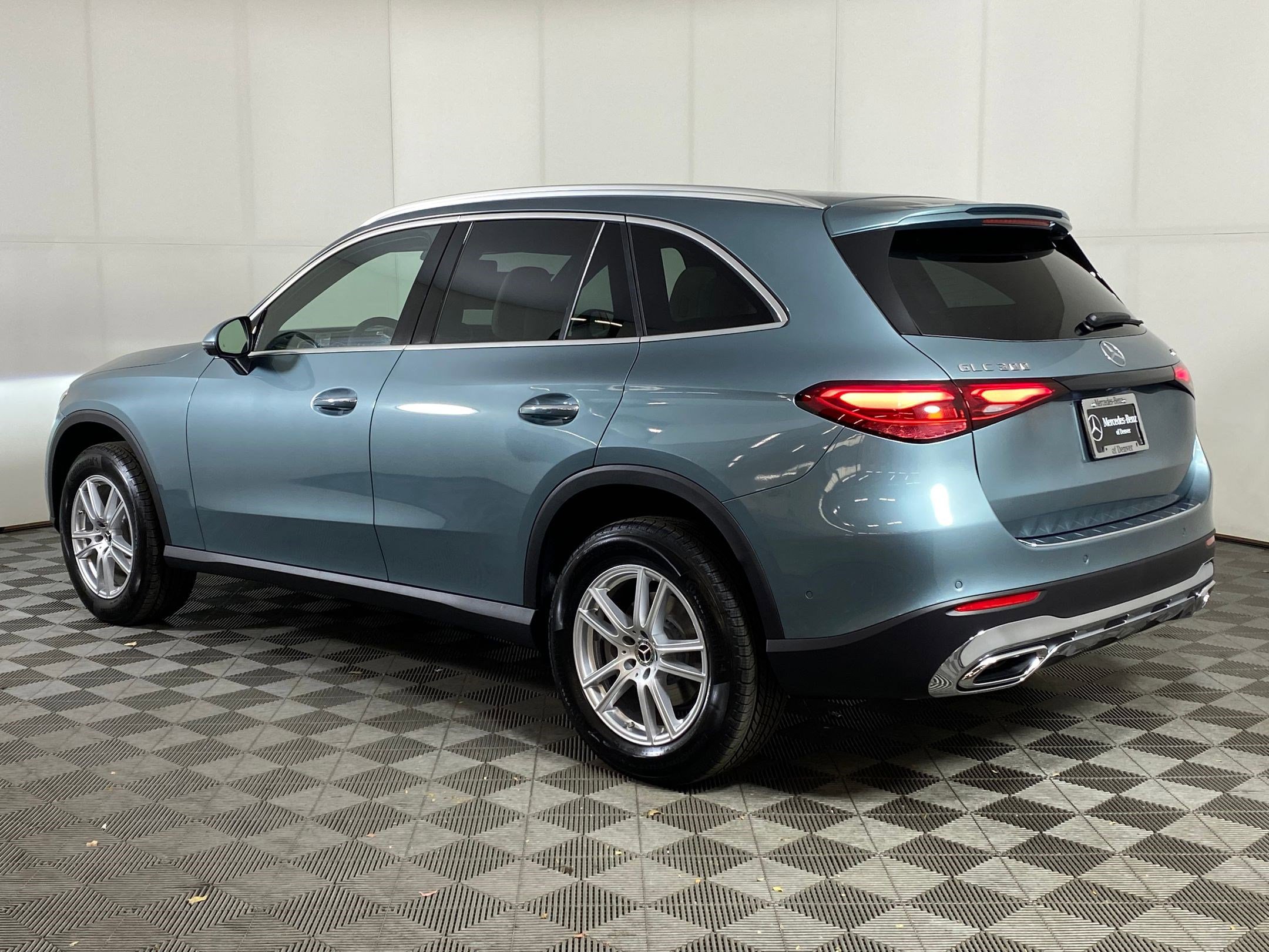 2026 Mercedes Benz GLC 300 4MATIC photo 3