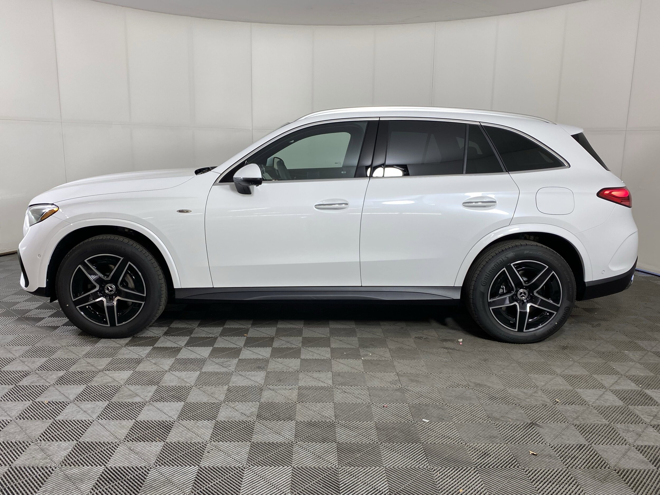 2025 Mercedes Benz GLC 350e 4MATIC photo 4