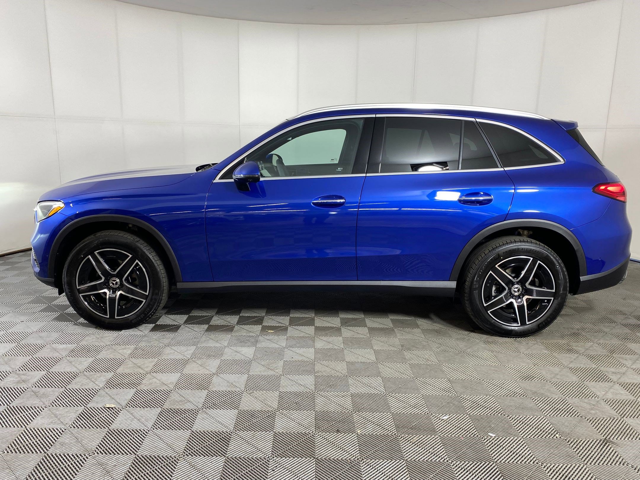 2026 Mercedes Benz GLC 300 4MATIC photo 2