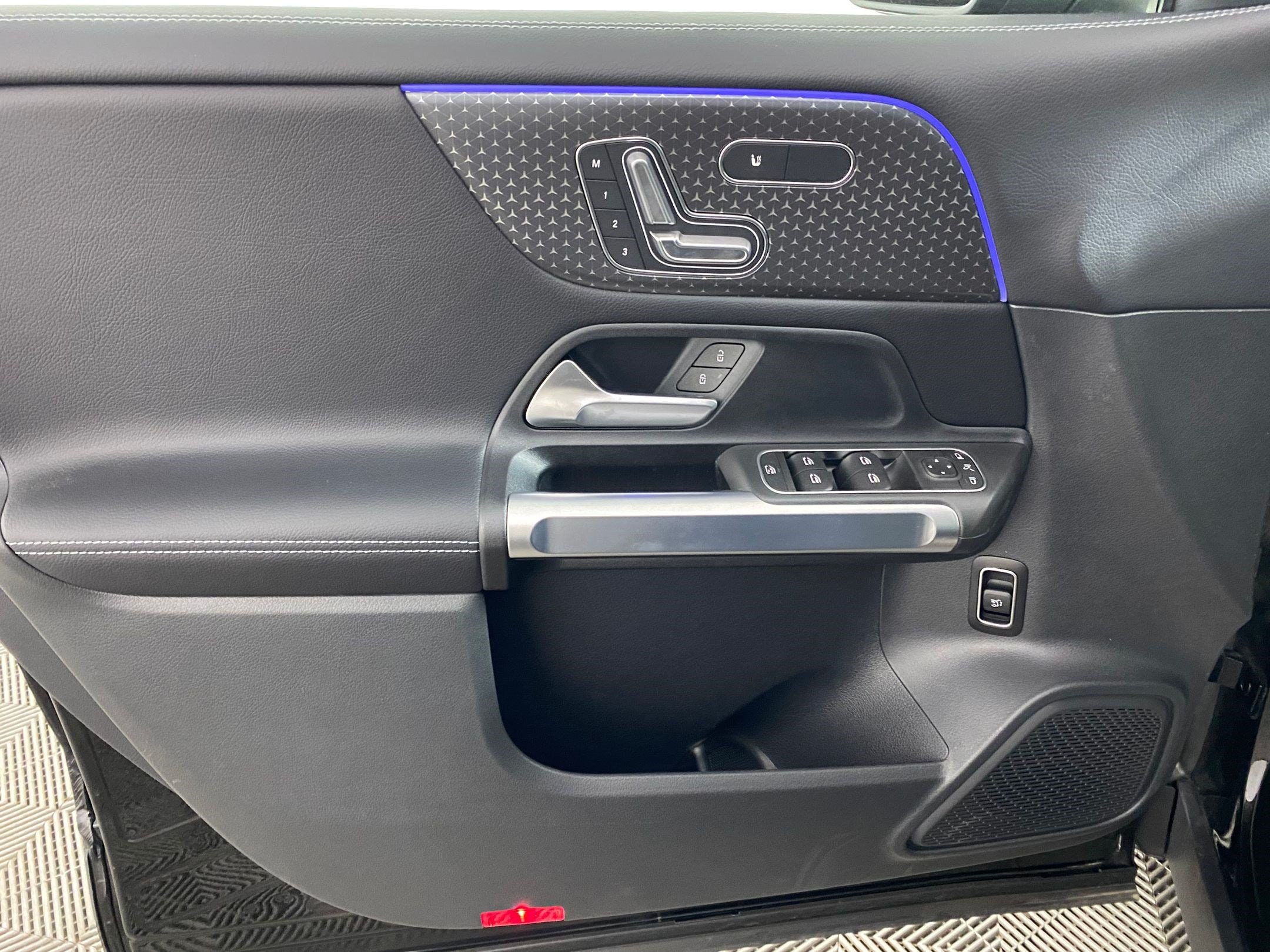 2025 Mercedes-Benz GLB Base - Photo 11