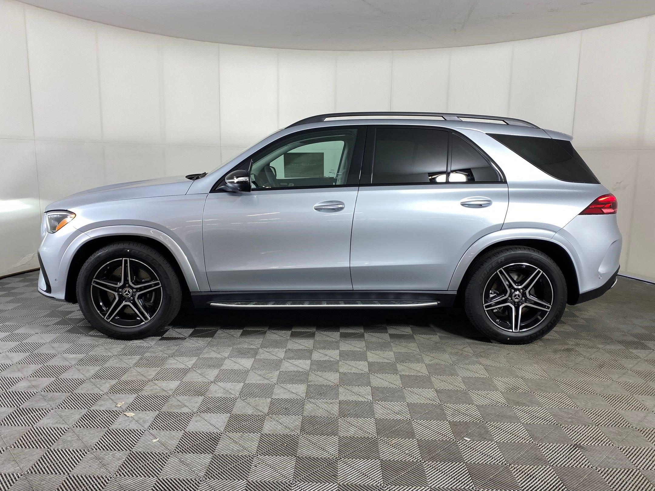 2026 Mercedes Benz GLE 450 4MATIC photo 2