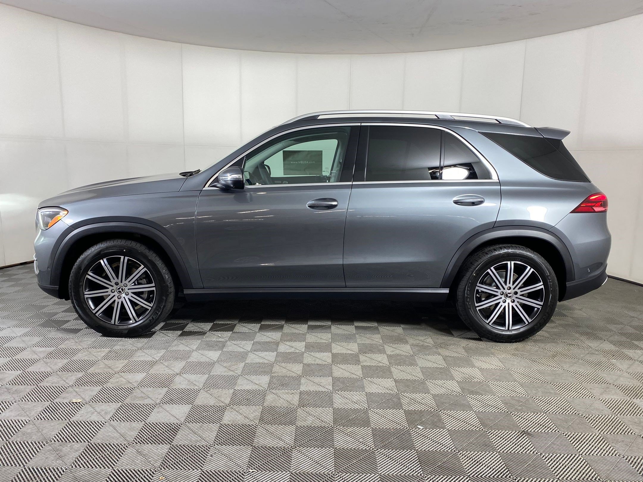 2026 Mercedes Benz GLE 350 4MATIC photo 2