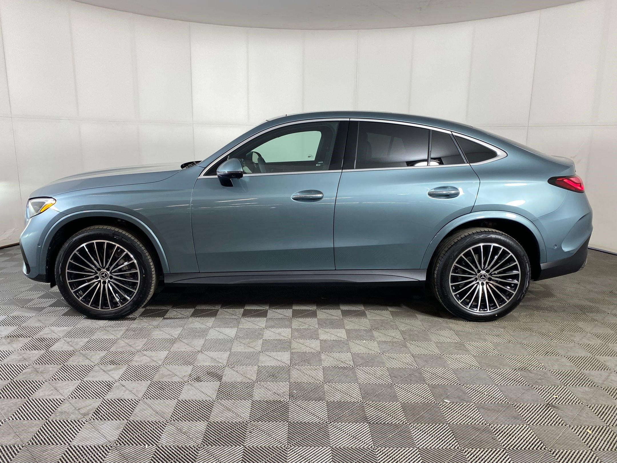 2026 Mercedes-Benz GLC Coupe GLC 300 - Photo 2