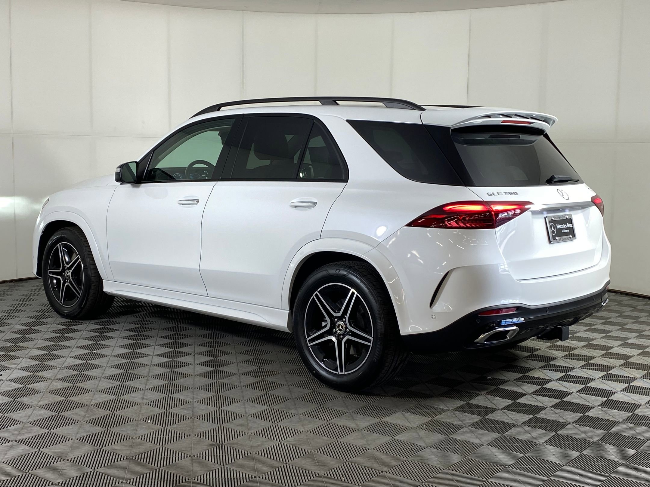 2025 Mercedes Benz GLE 350 4MATIC photo 3