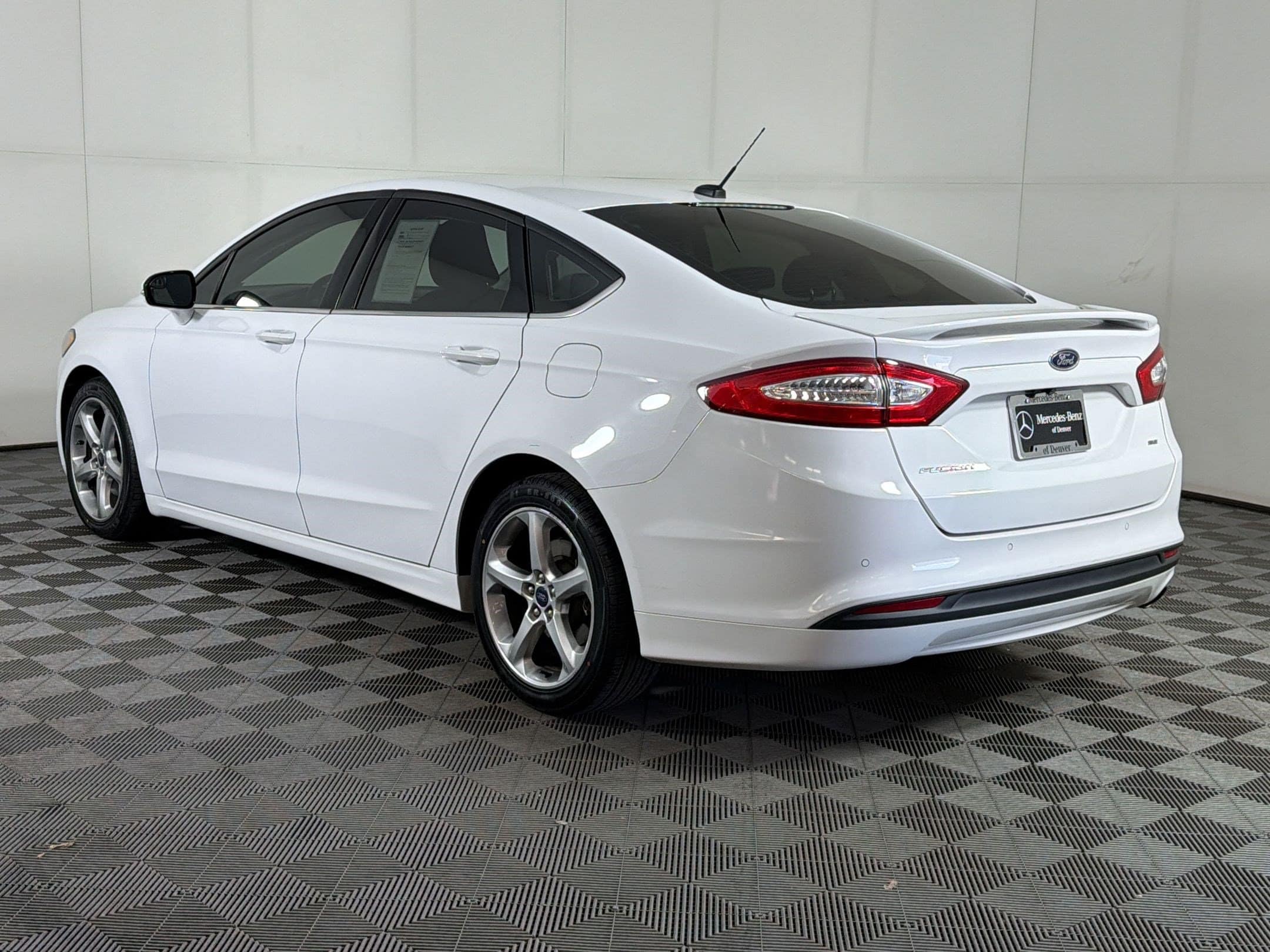 Fusion SE 4dr Car