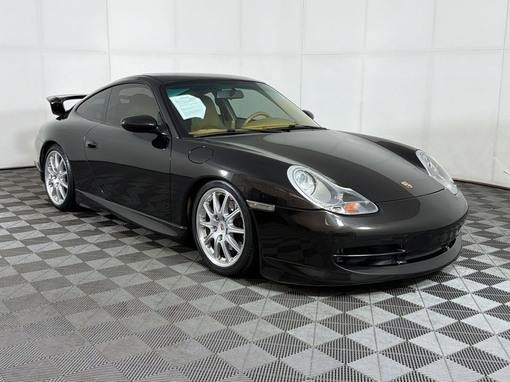 911 Carrera 2dr Car
