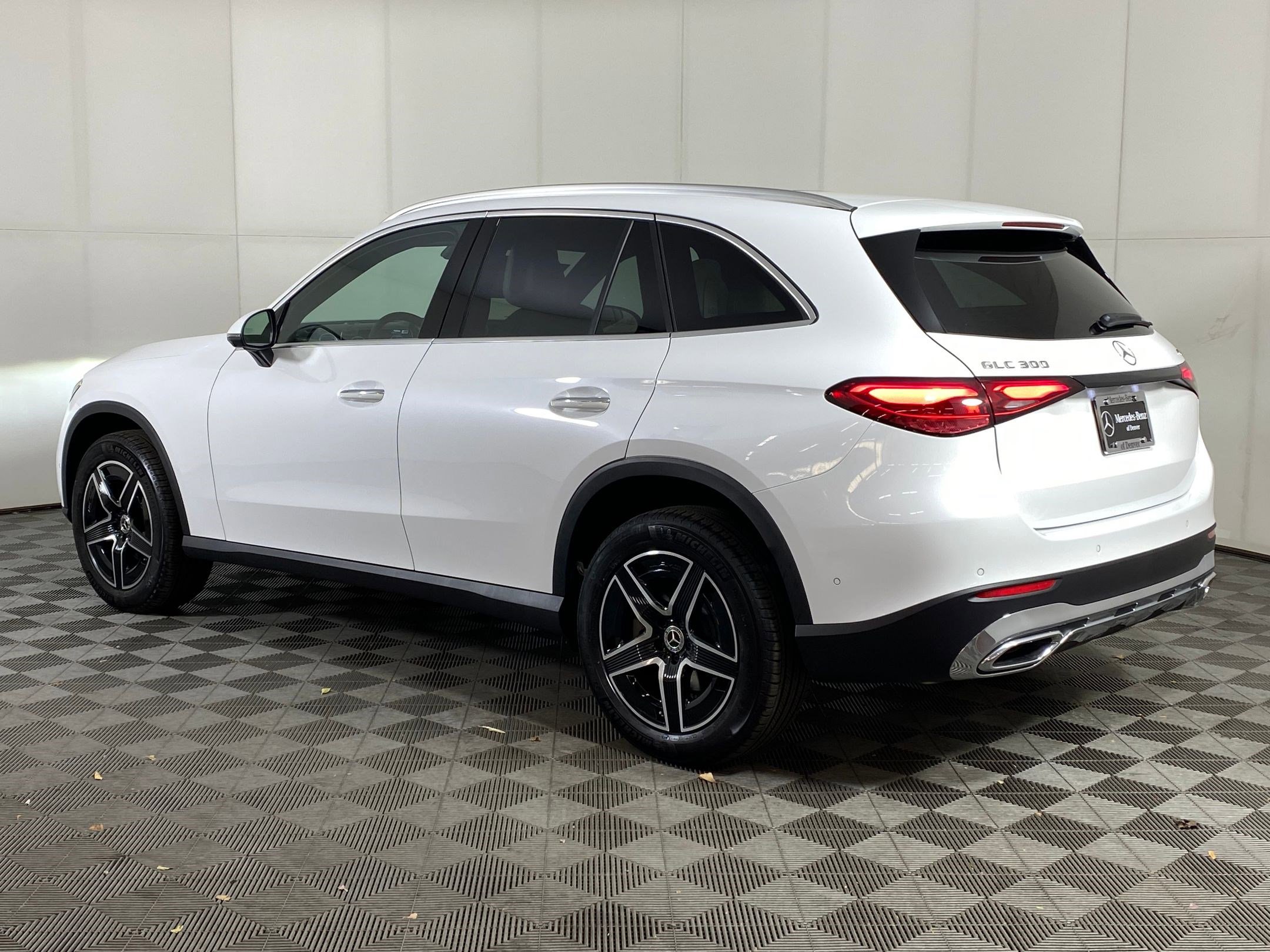 2026 Mercedes Benz GLC 300 4MATIC photo 3