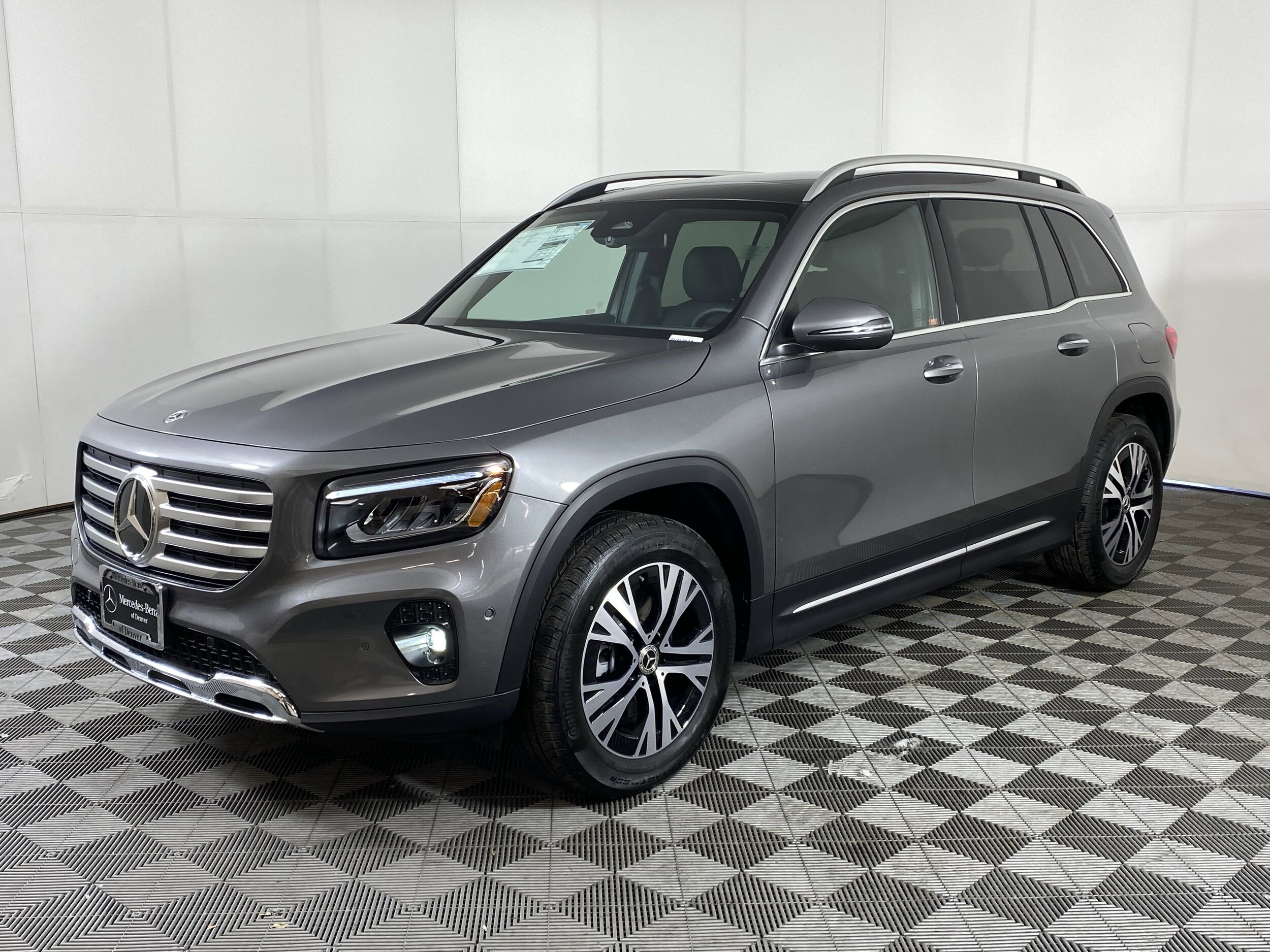 2025 Mercedes Benz GLB 250 4MATIC photo 3