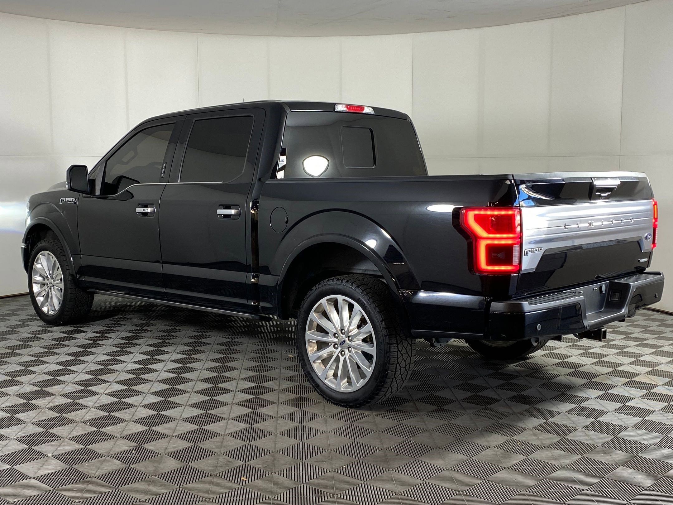 2018 Ford F-150 Limited photo 3