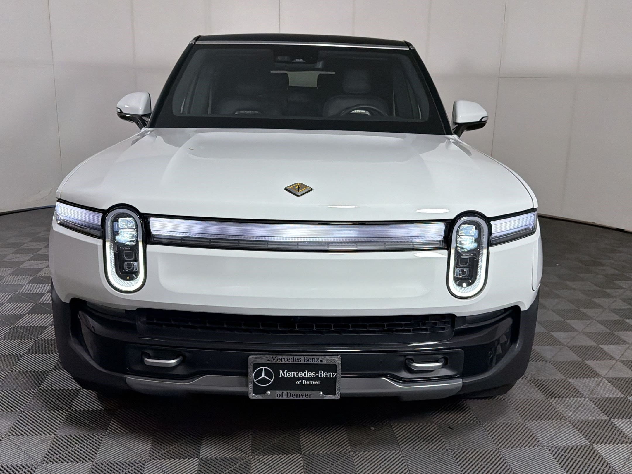 R1S Sport Utility