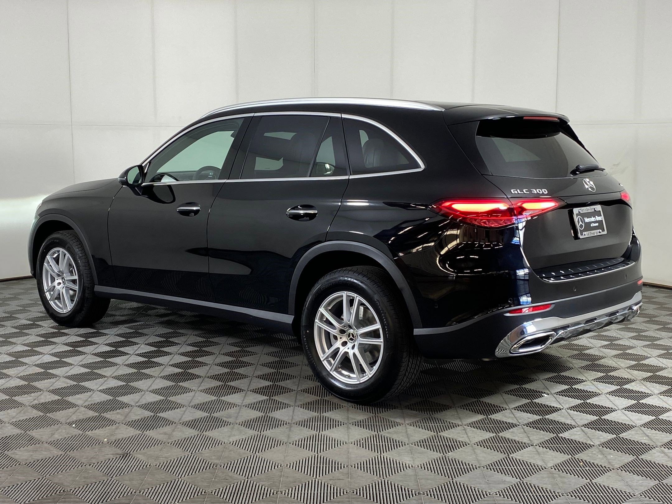 2026 Mercedes Benz GLC 300 4MATIC photo 3