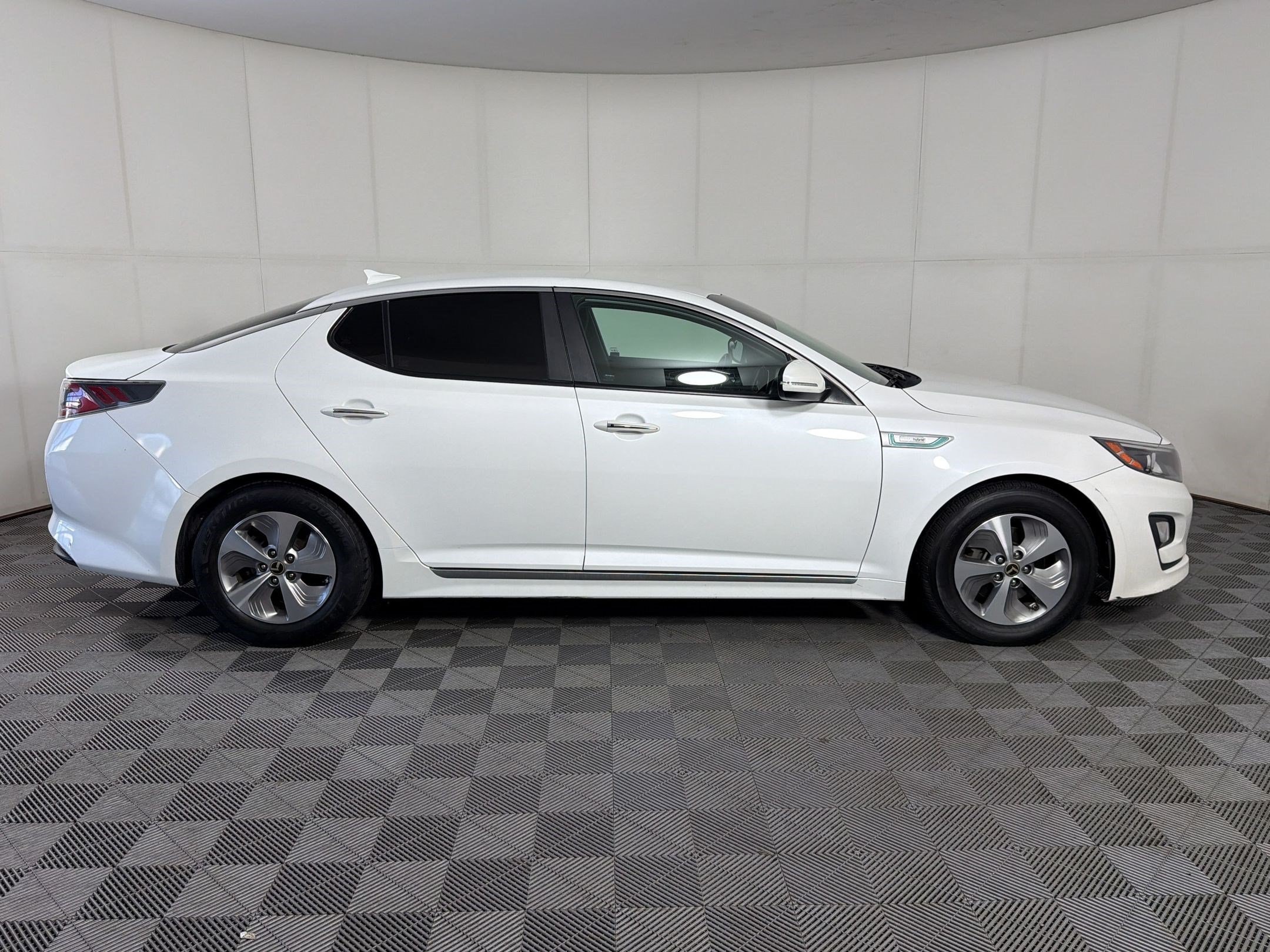 Optima Hybrid Base A6 4dr Car