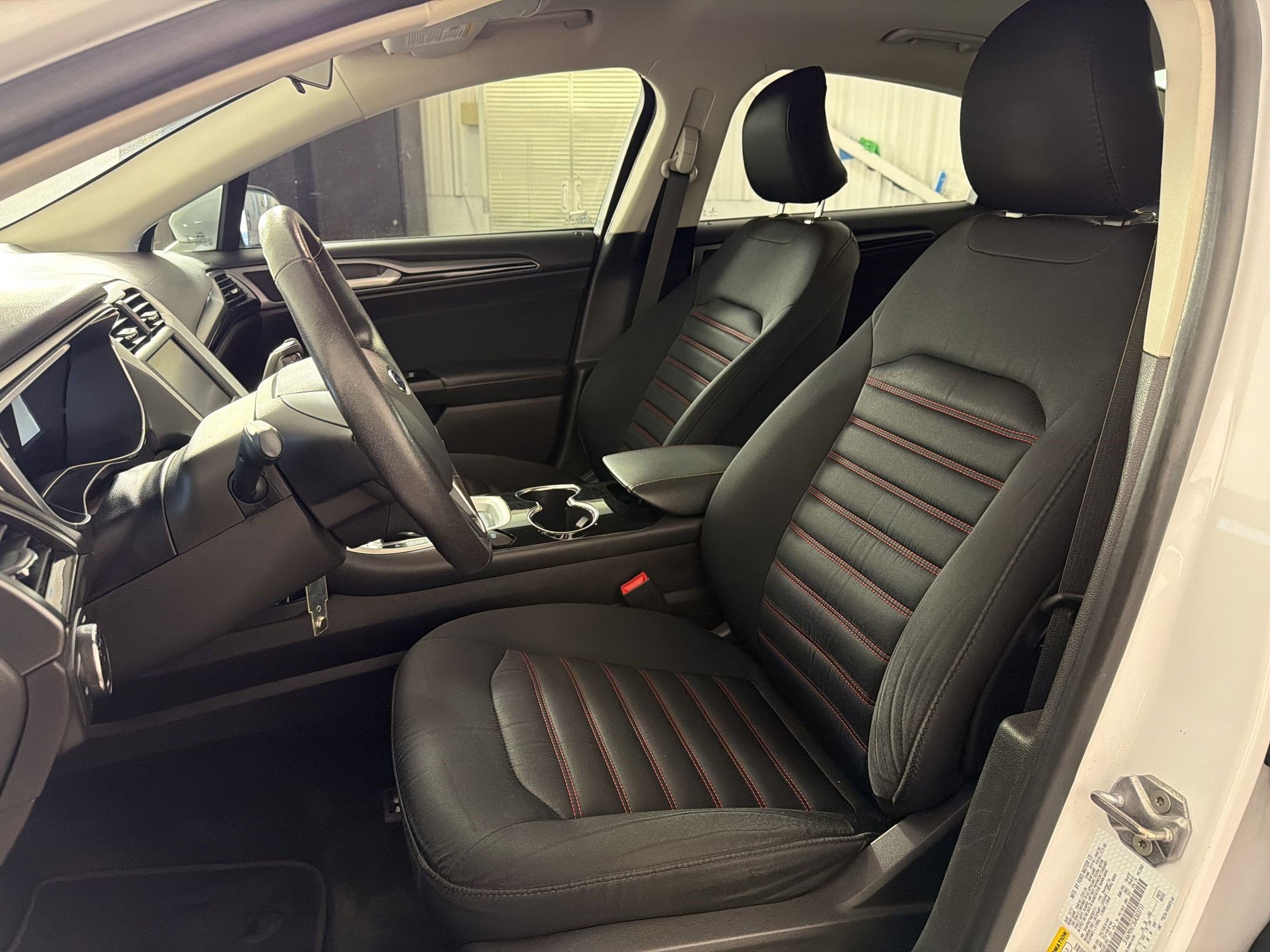 Fusion SE 4dr Car