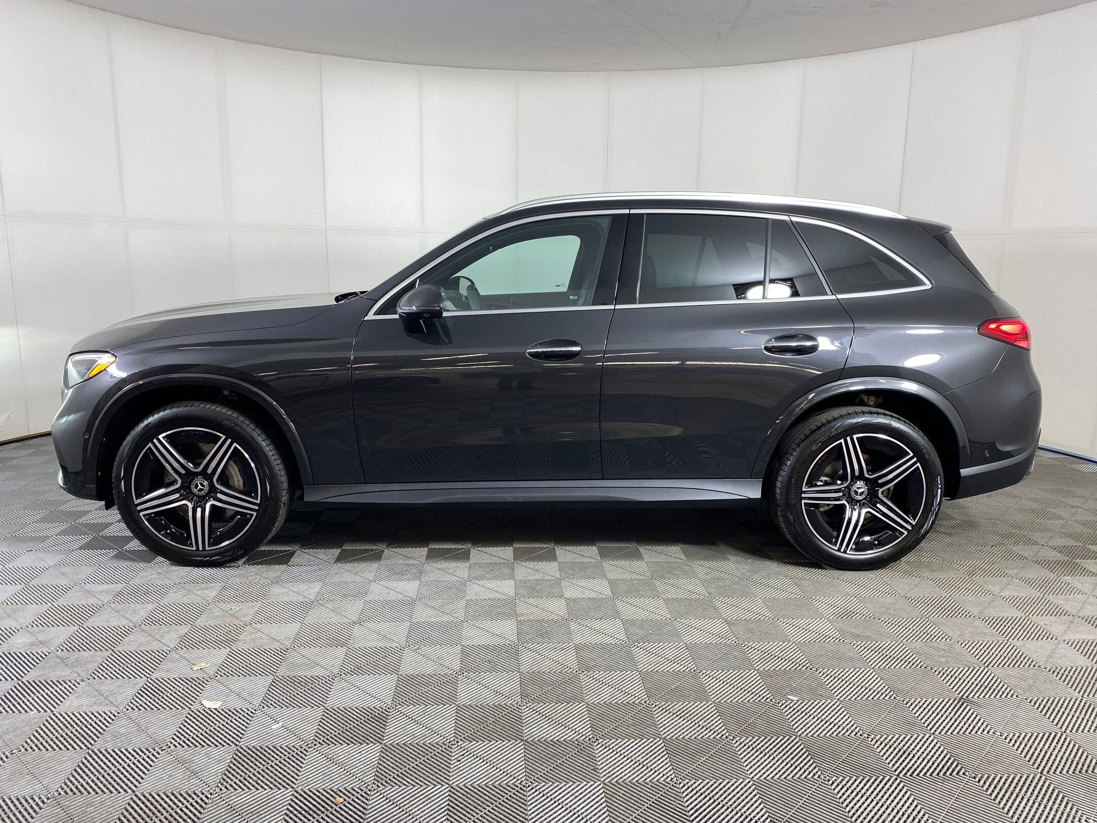 2026 Mercedes Benz GLC 300 4MATIC photo 2