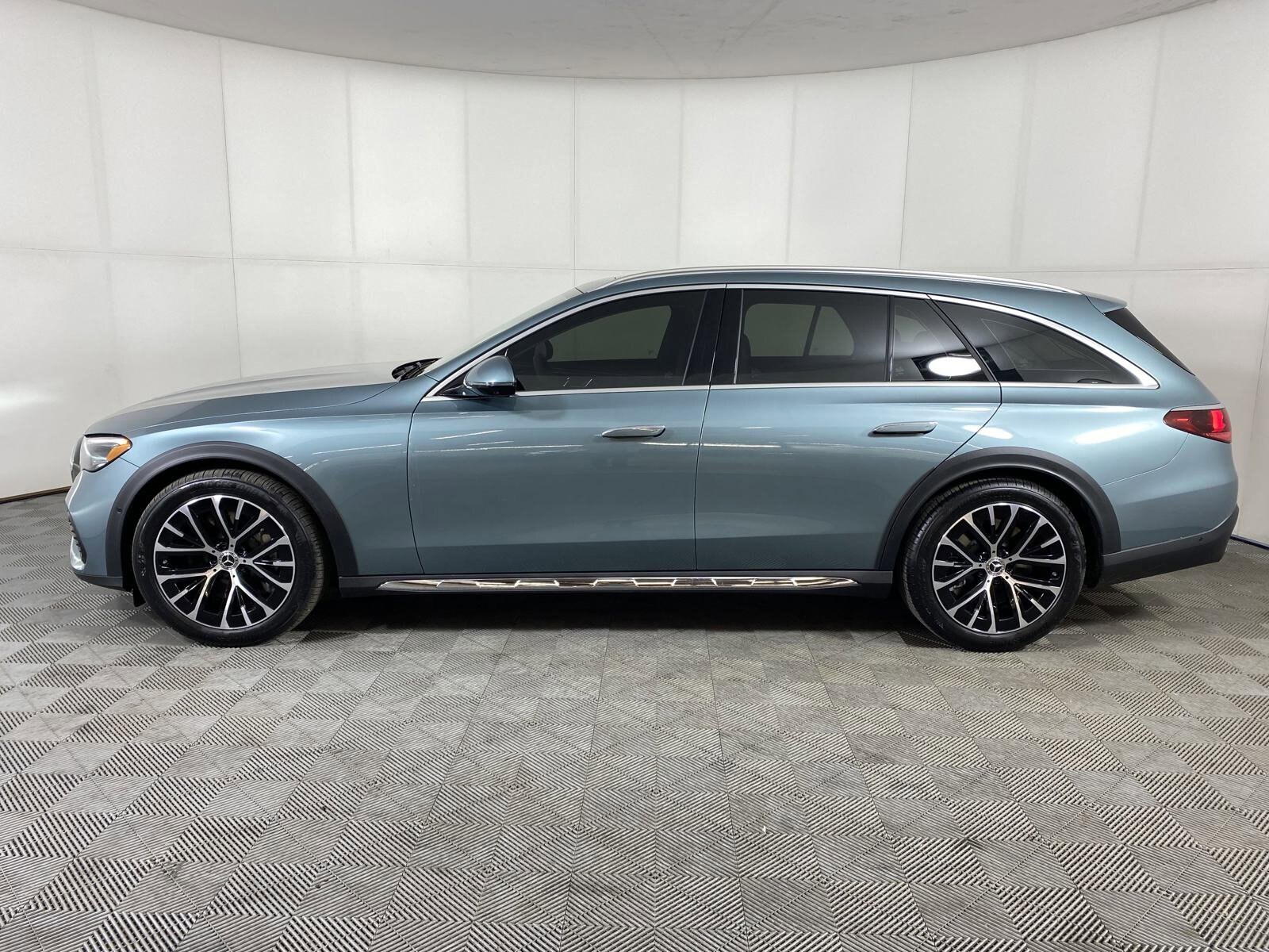 2025 Mercedes Benz E 450 4MATIC All-Terrain Wagon photo 4
