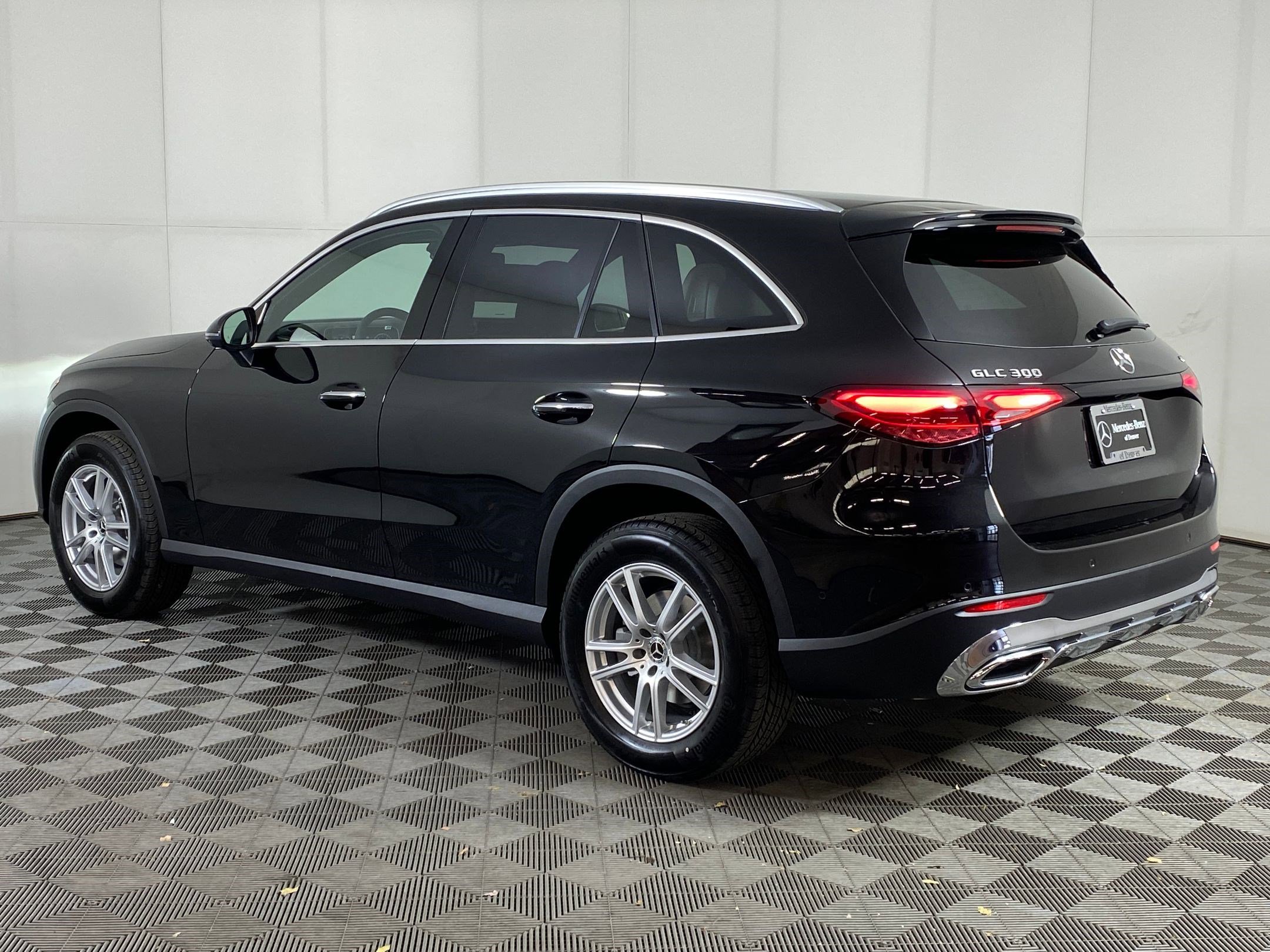 2026 Mercedes Benz GLC 300 4MATIC photo 3