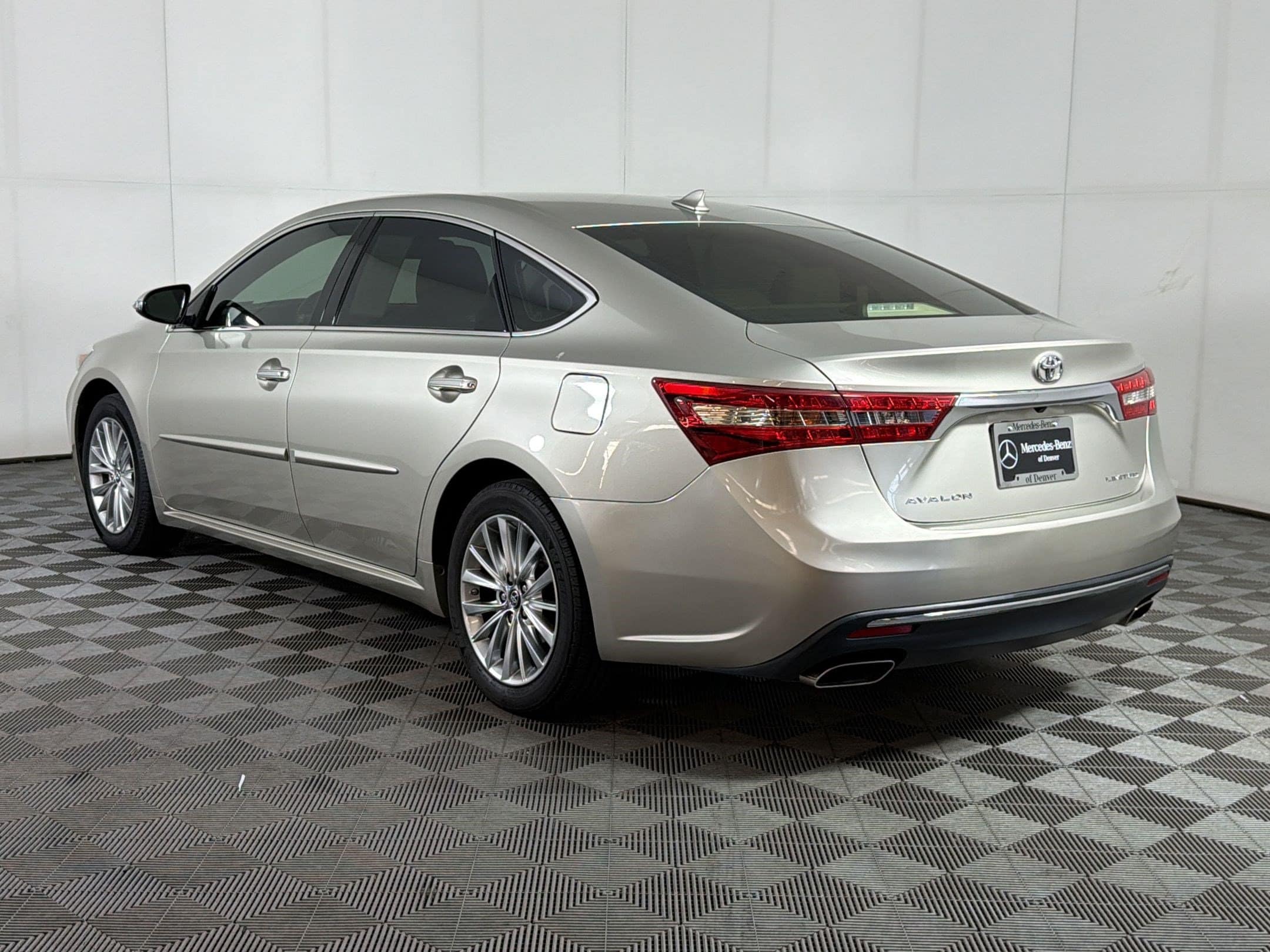 Avalon Limited 4dr Car
