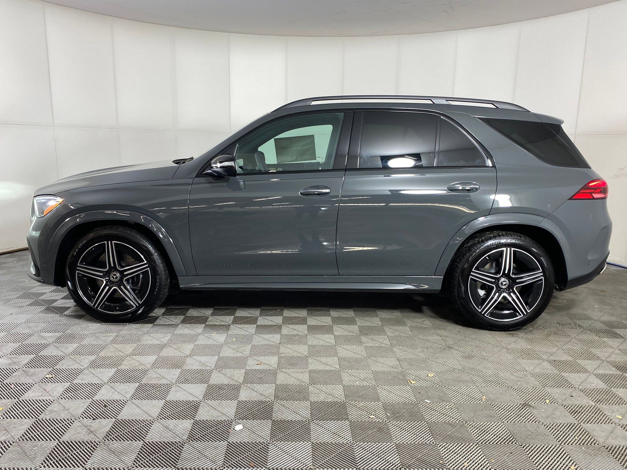 2026 Mercedes Benz GLE 450 4MATIC photo 2