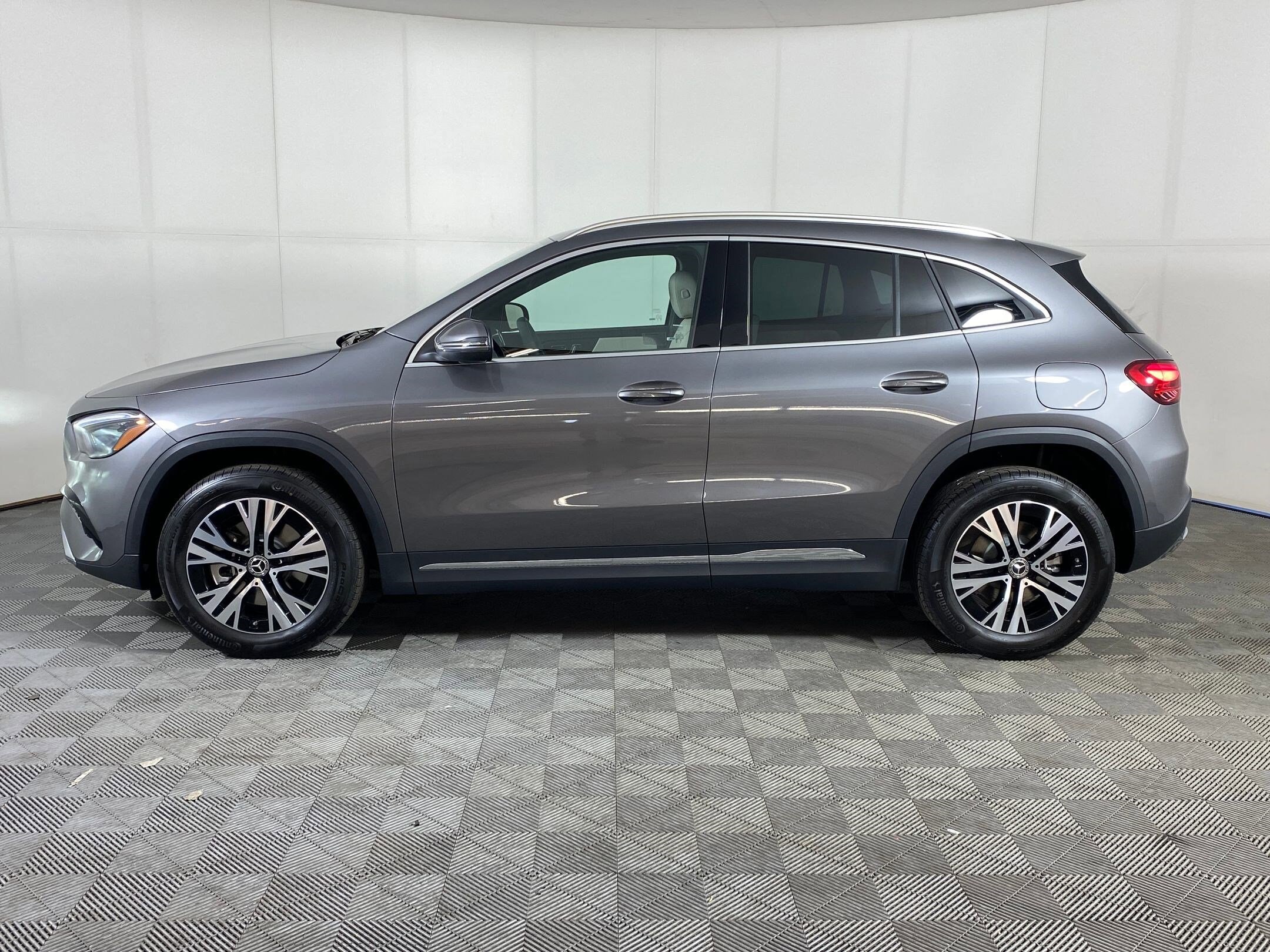 2026 Mercedes Benz GLA 250 4MATIC photo 2