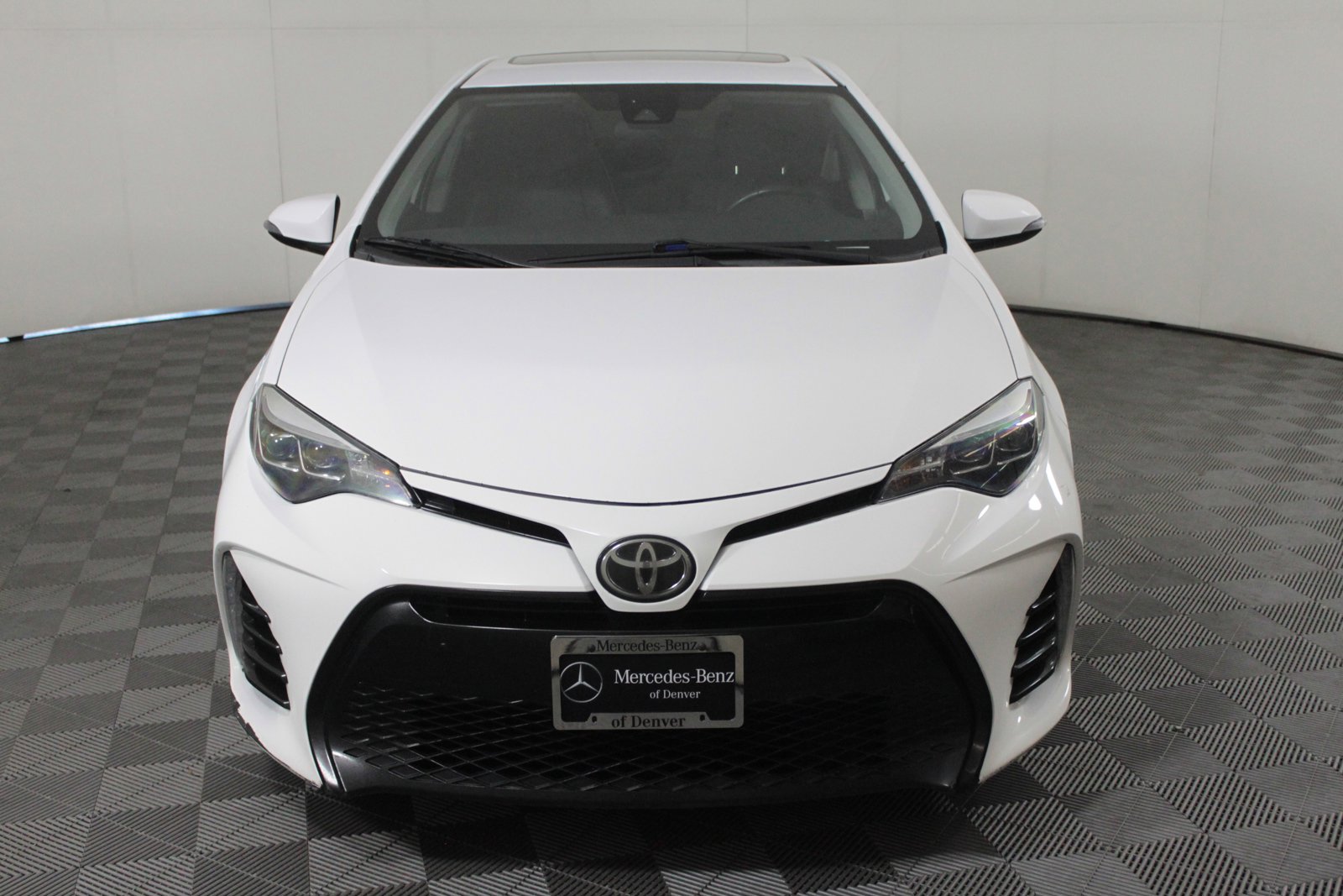 Used 2018 Toyota Corolla SE with VIN 2T1BURHE4JC982401 for sale in Denver, CO