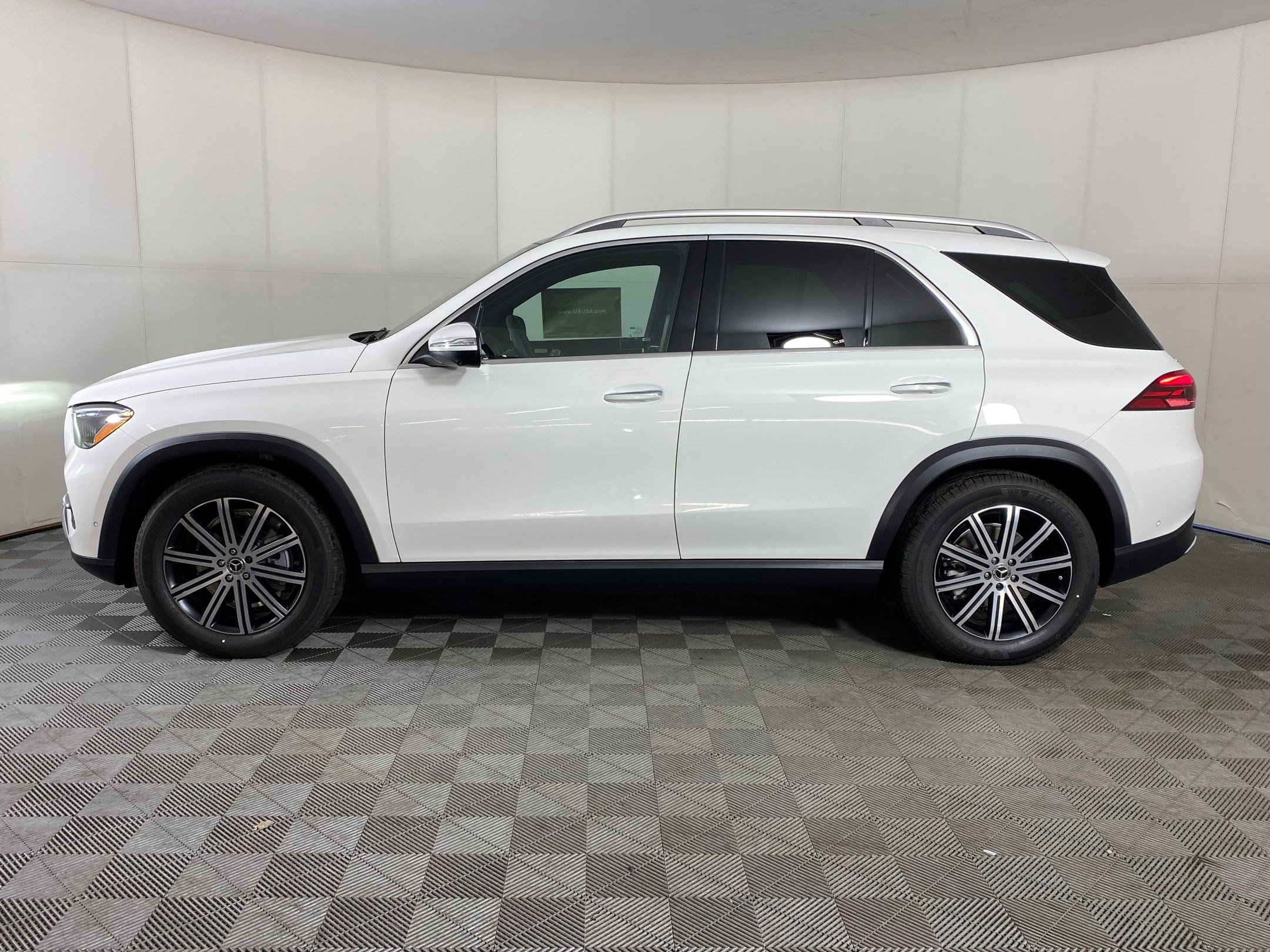 2026 Mercedes Benz GLE 350 4MATIC photo 2