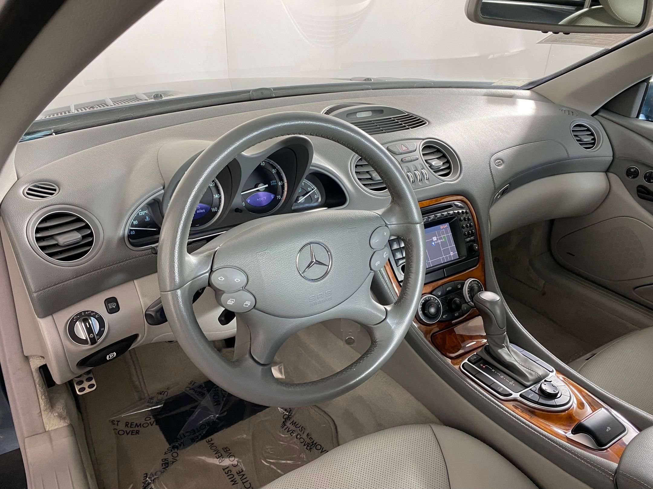 2004 Mercedes Benz SL 500 photo 4