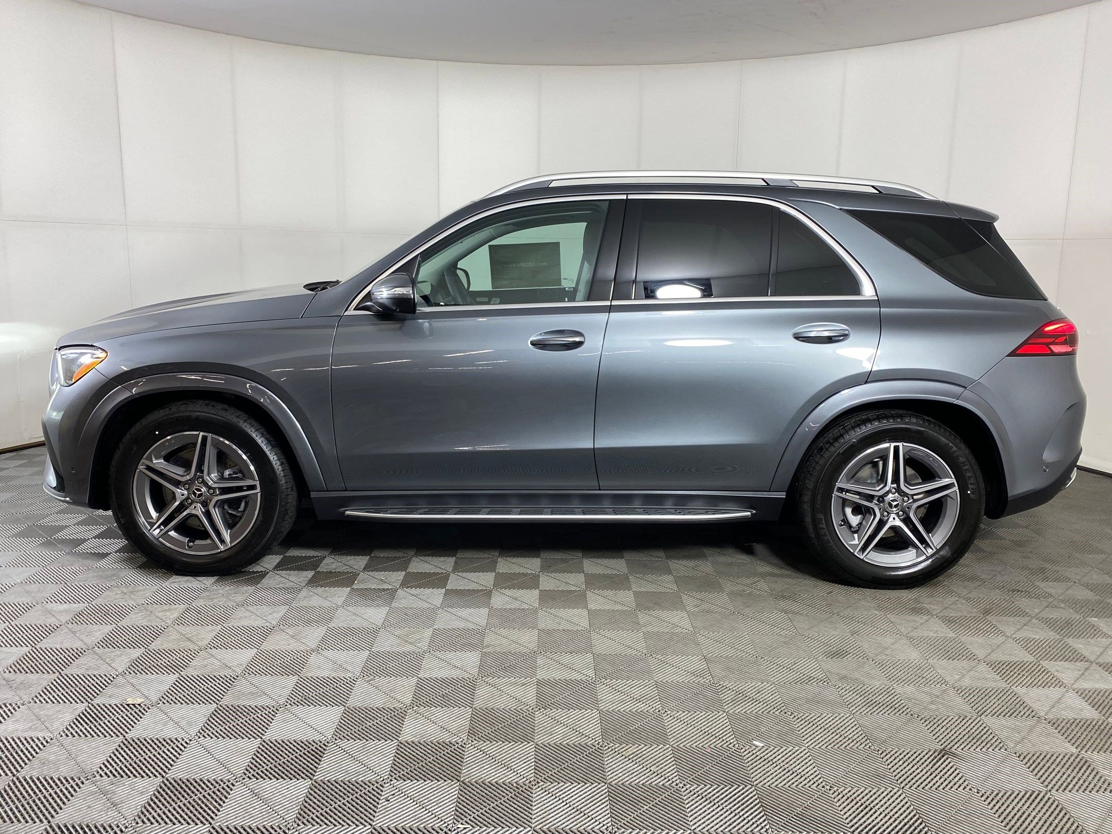 2026 Mercedes Benz GLE 450 4MATIC photo 2