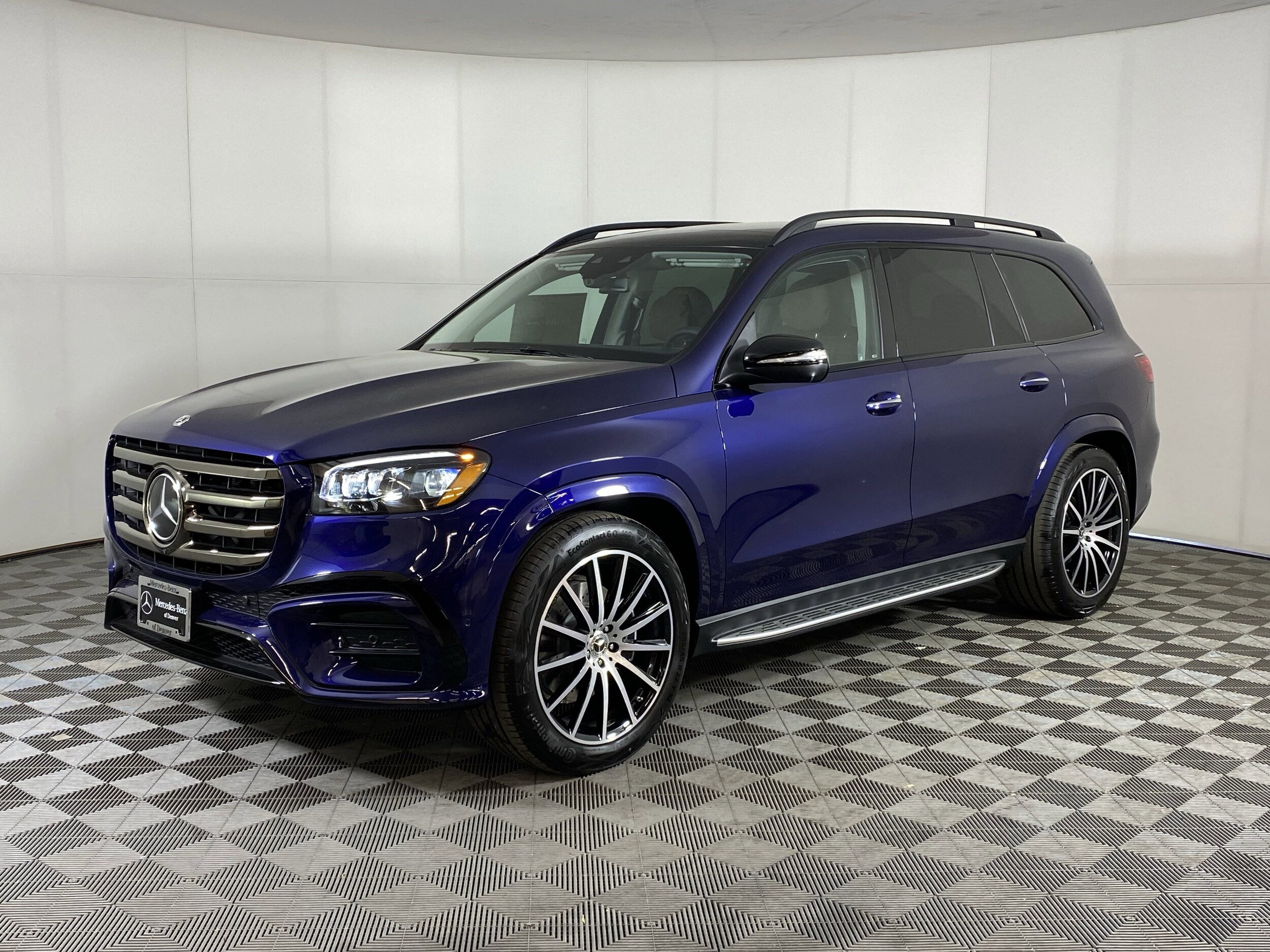 2025 Mercedes Benz GLS 580 4MATIC photo 3