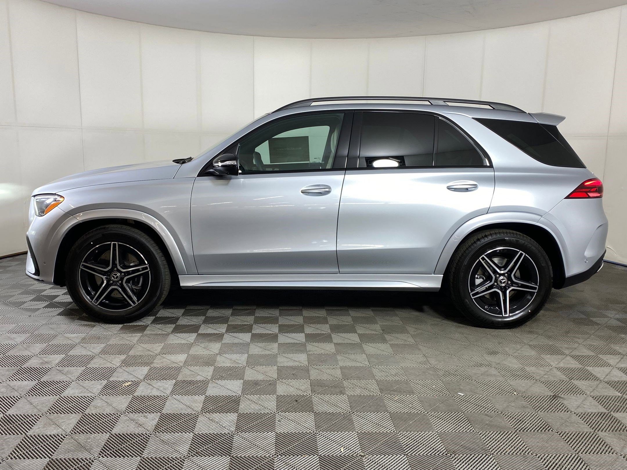2026 Mercedes Benz GLE 350 4MATIC photo 2