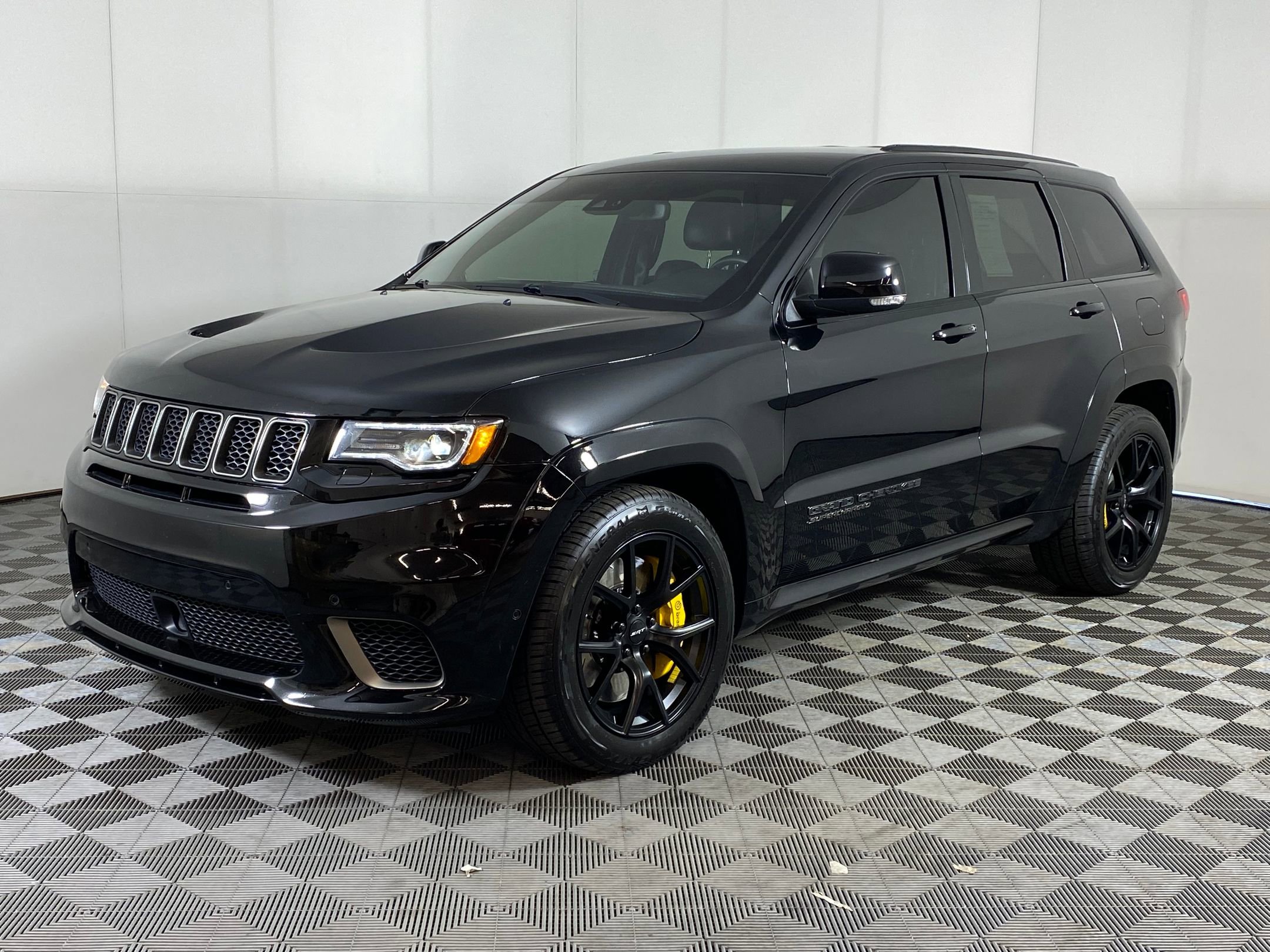 2021 Jeep Grand Cherokee Trackhawk photo 2