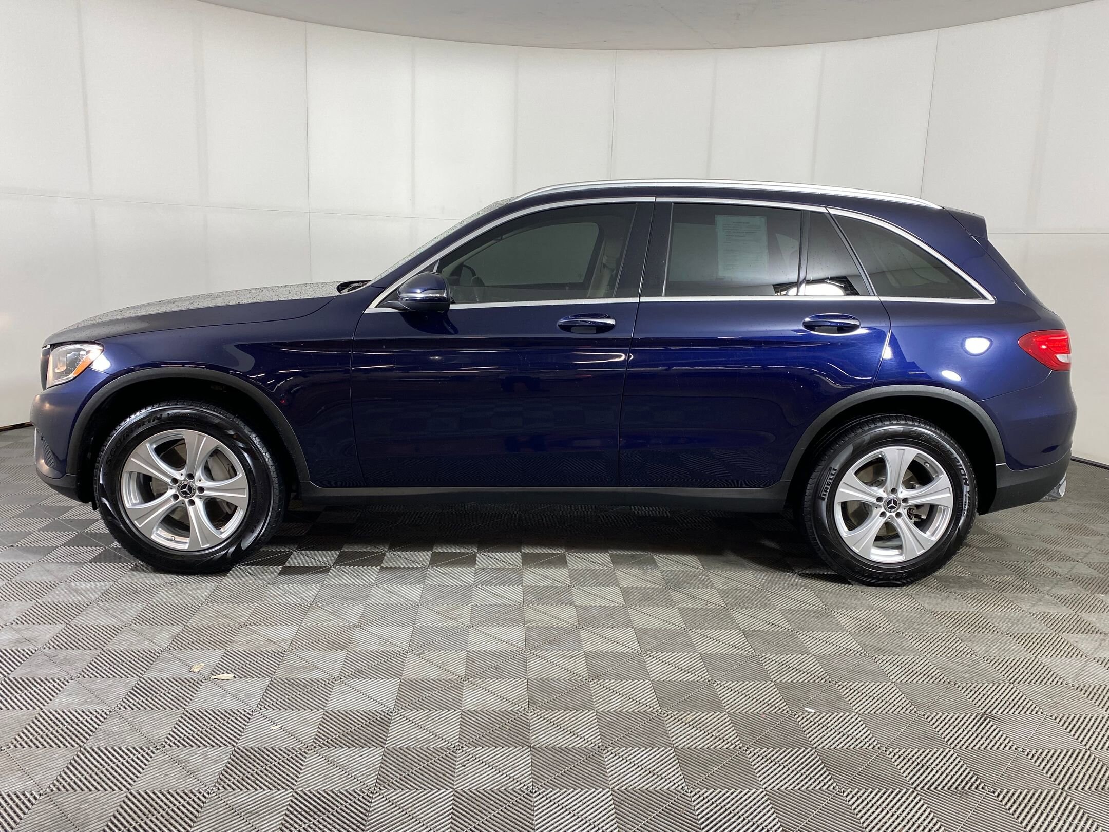 2018 Mercedes Benz GLC 300 photo 2