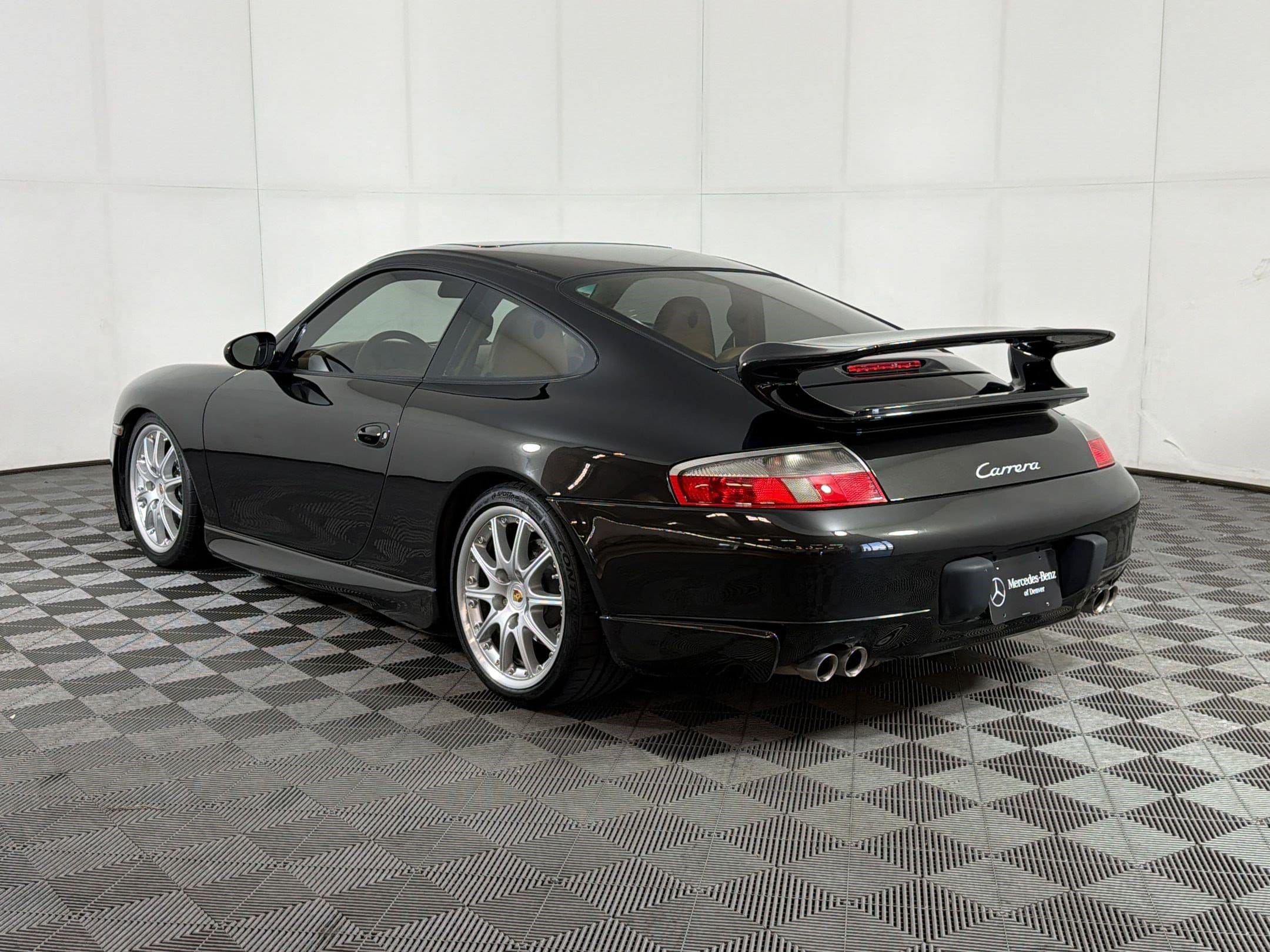 911 Carrera 2dr Car
