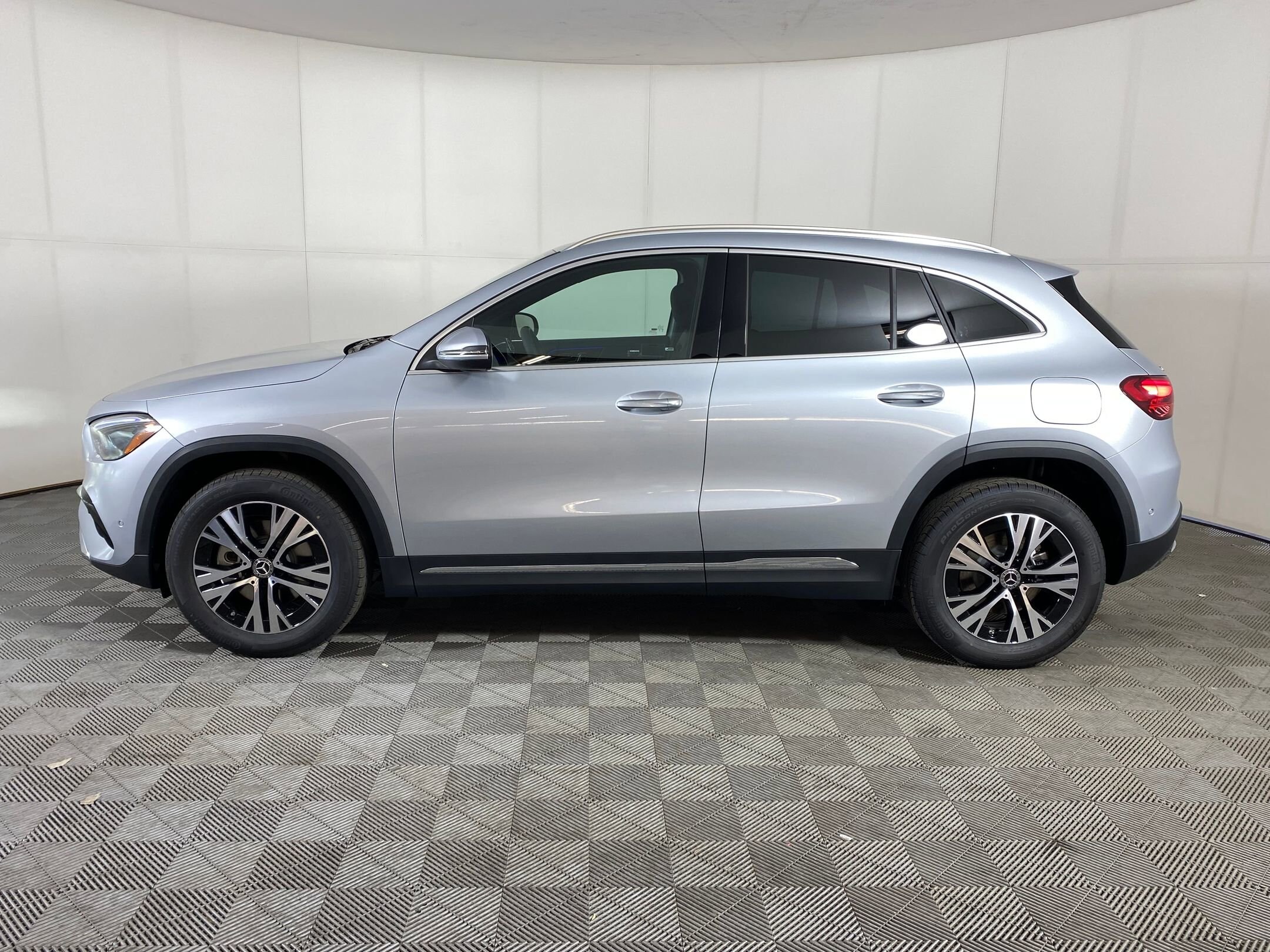 2026 Mercedes Benz GLA 250 4MATIC photo 2