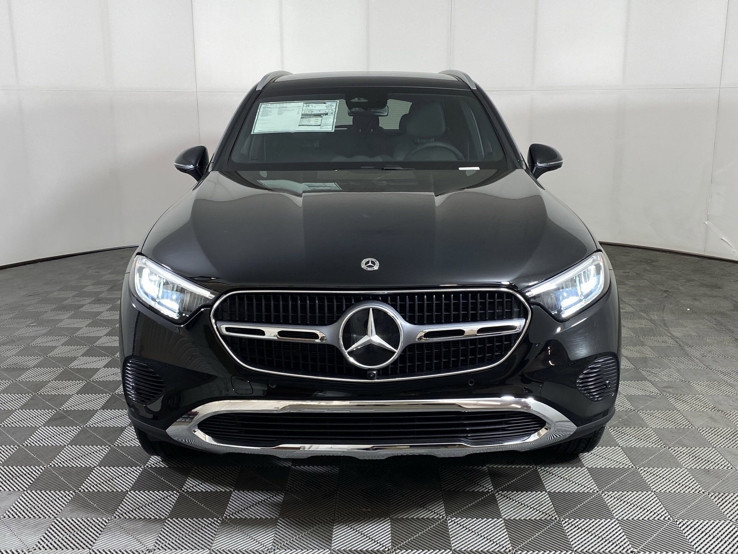 2025 Mercedes Benz GLC 300 4MATIC photo 2