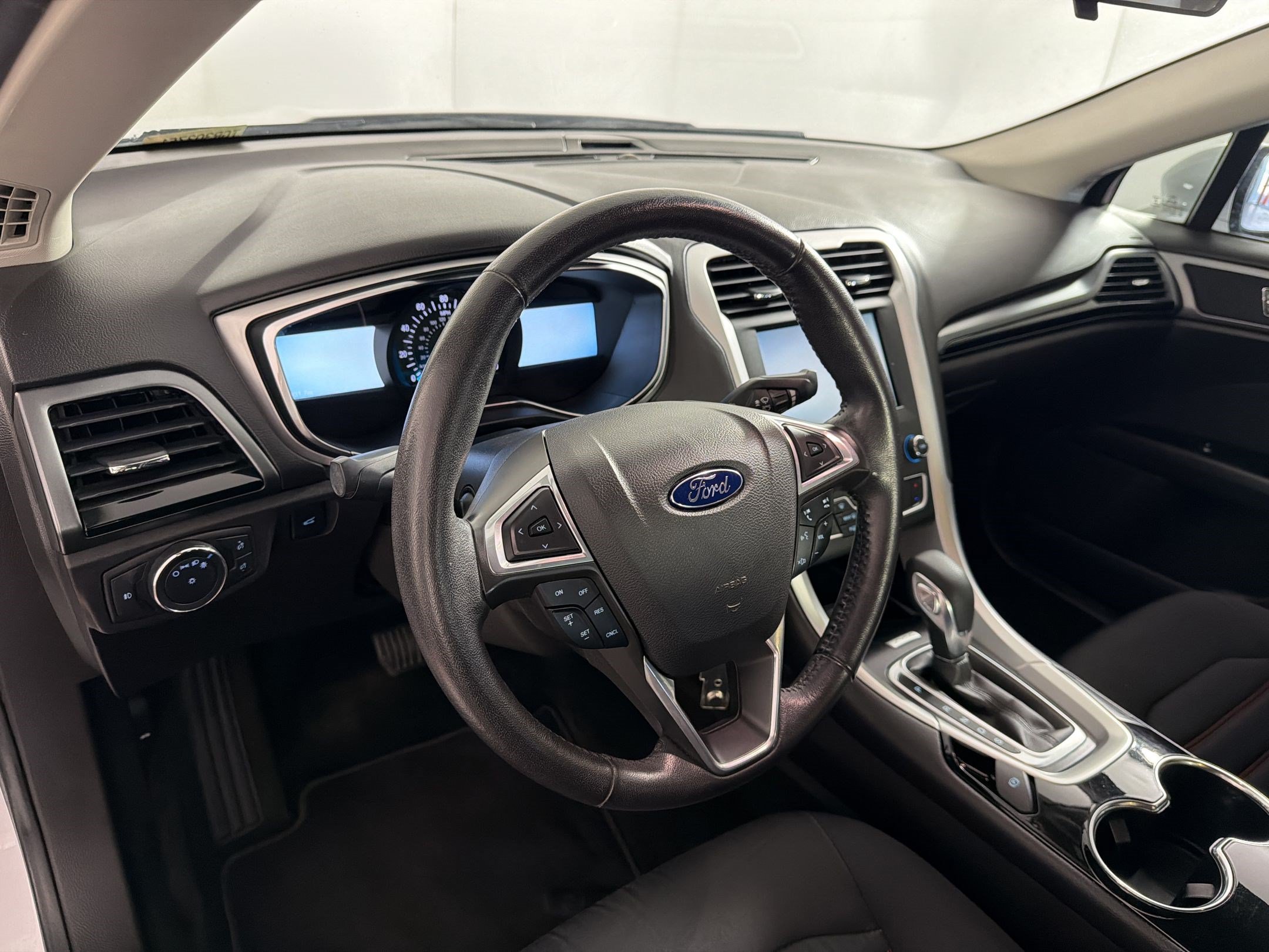 Fusion SE 4dr Car