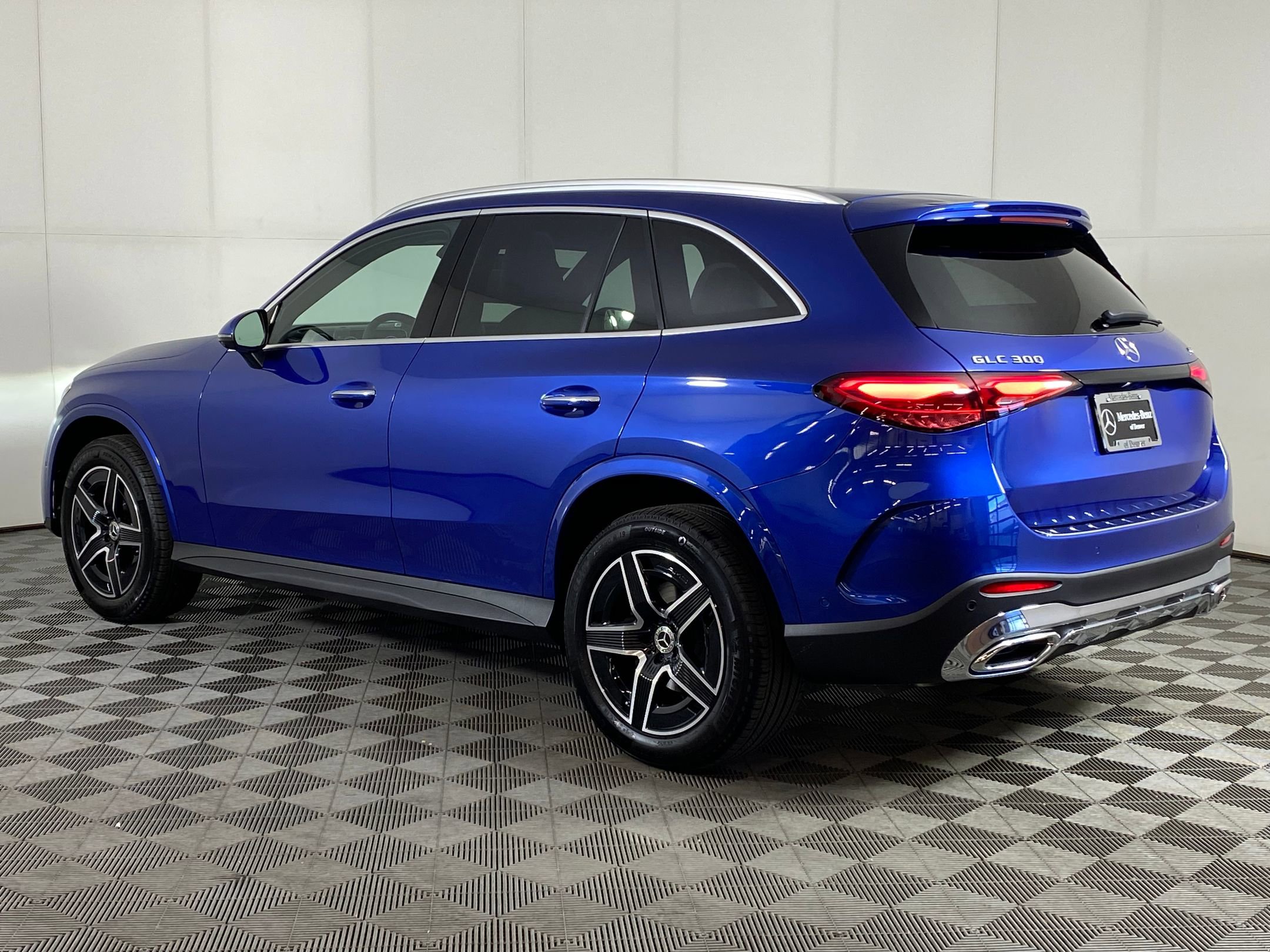 2026 Mercedes Benz GLC 300 4MATIC photo 3