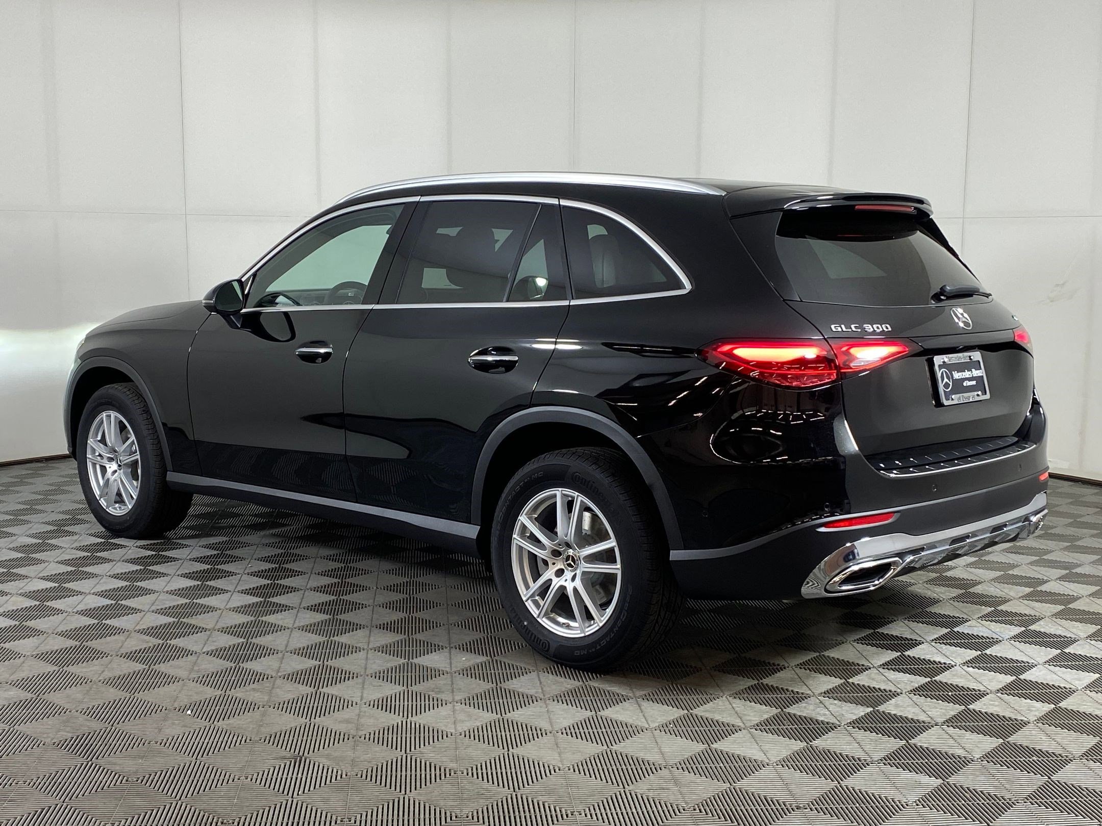 2026 Mercedes Benz GLC 300 4MATIC photo 3