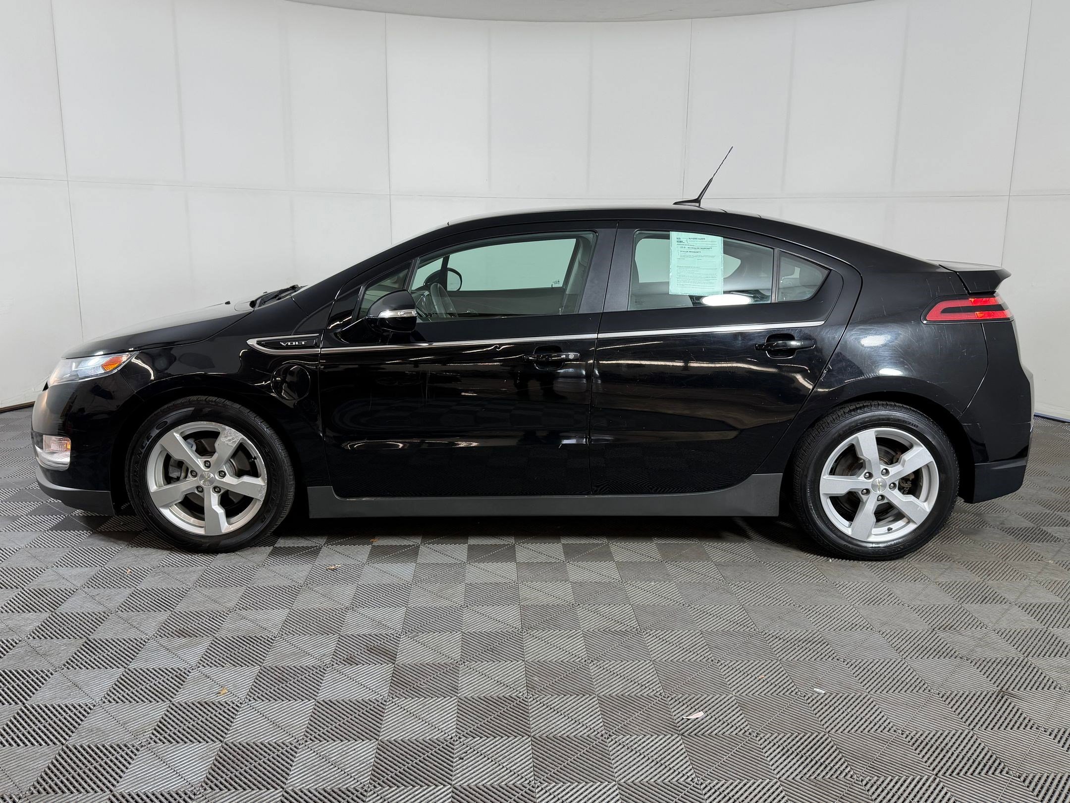 Used 2013 Chevrolet Volt Base with VIN 1G1RA6E49DU122513 for sale in Denver, CO