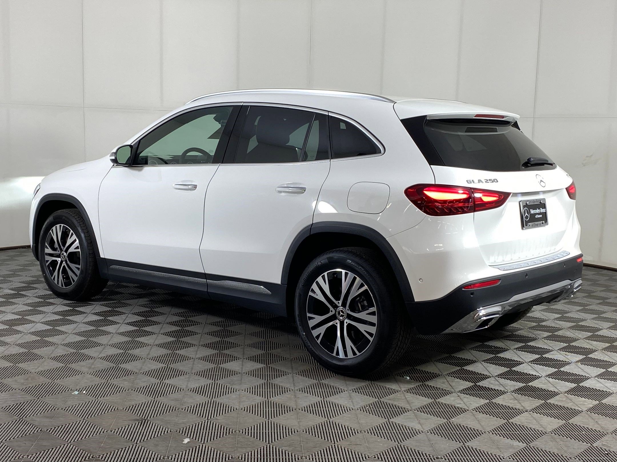 2025 Mercedes Benz GLA 250 4MATIC photo 3