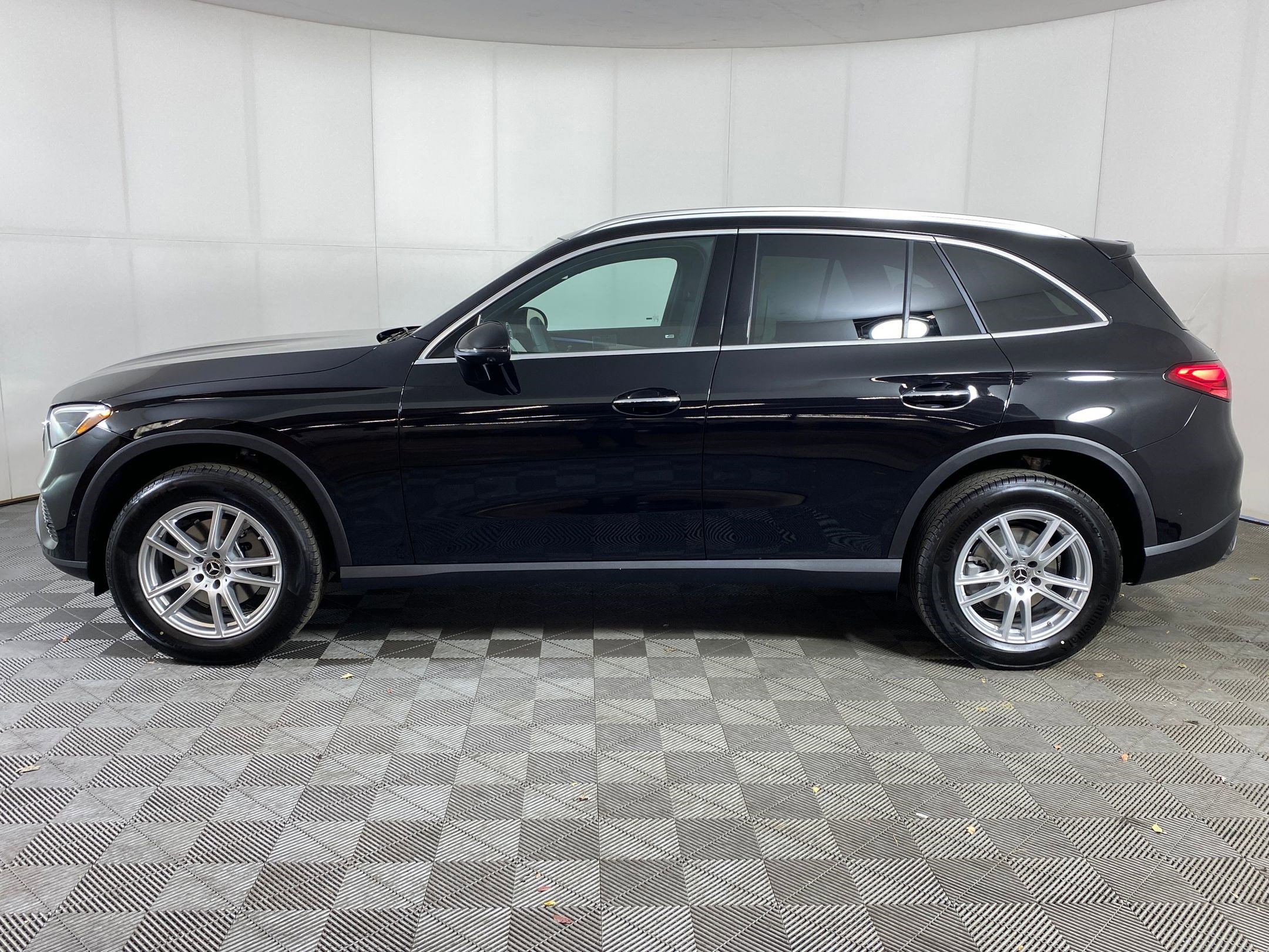 2026 Mercedes Benz GLC 300 4MATIC photo 2
