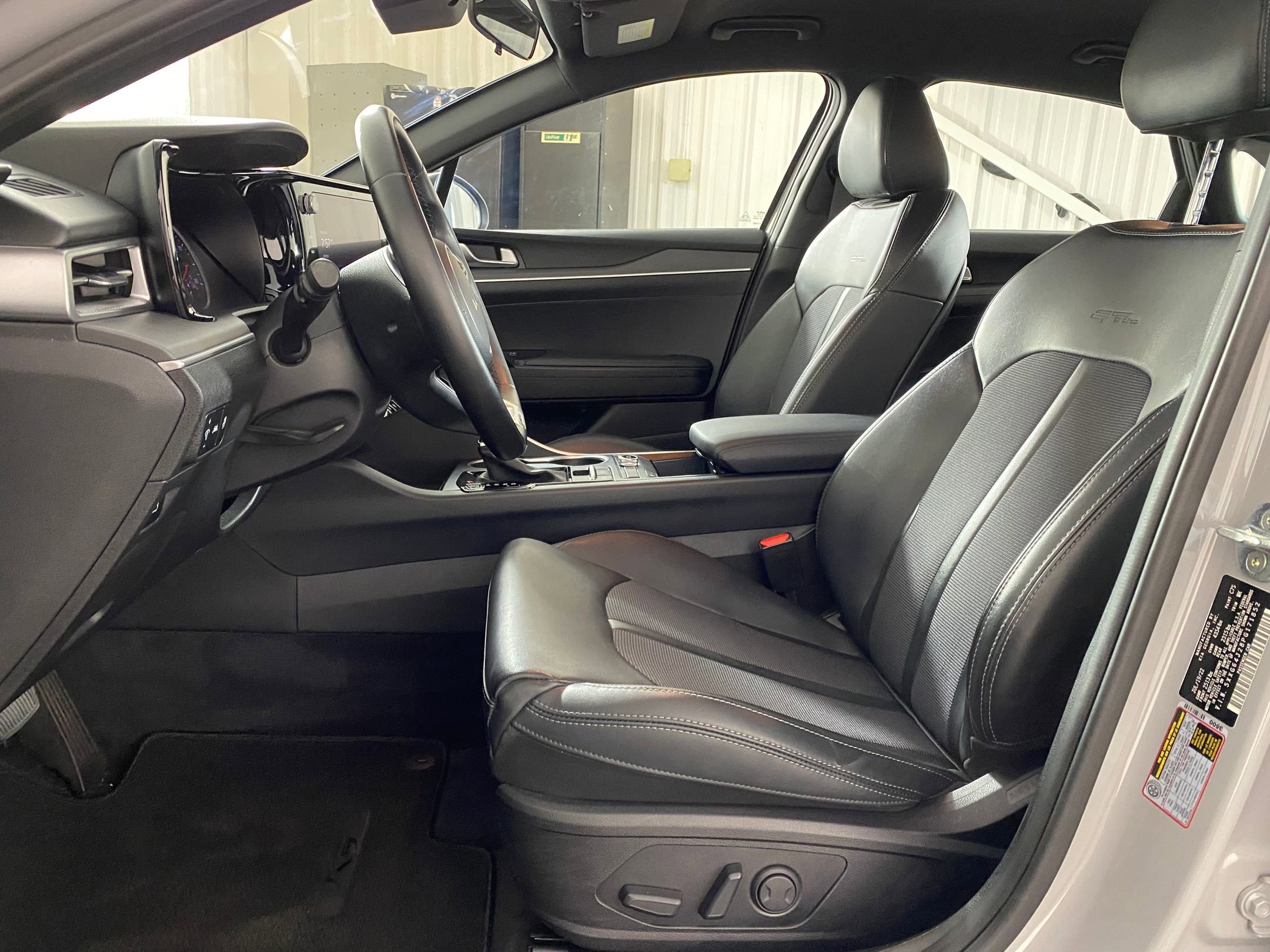 2023 Kia K5 GT-Line photo 3