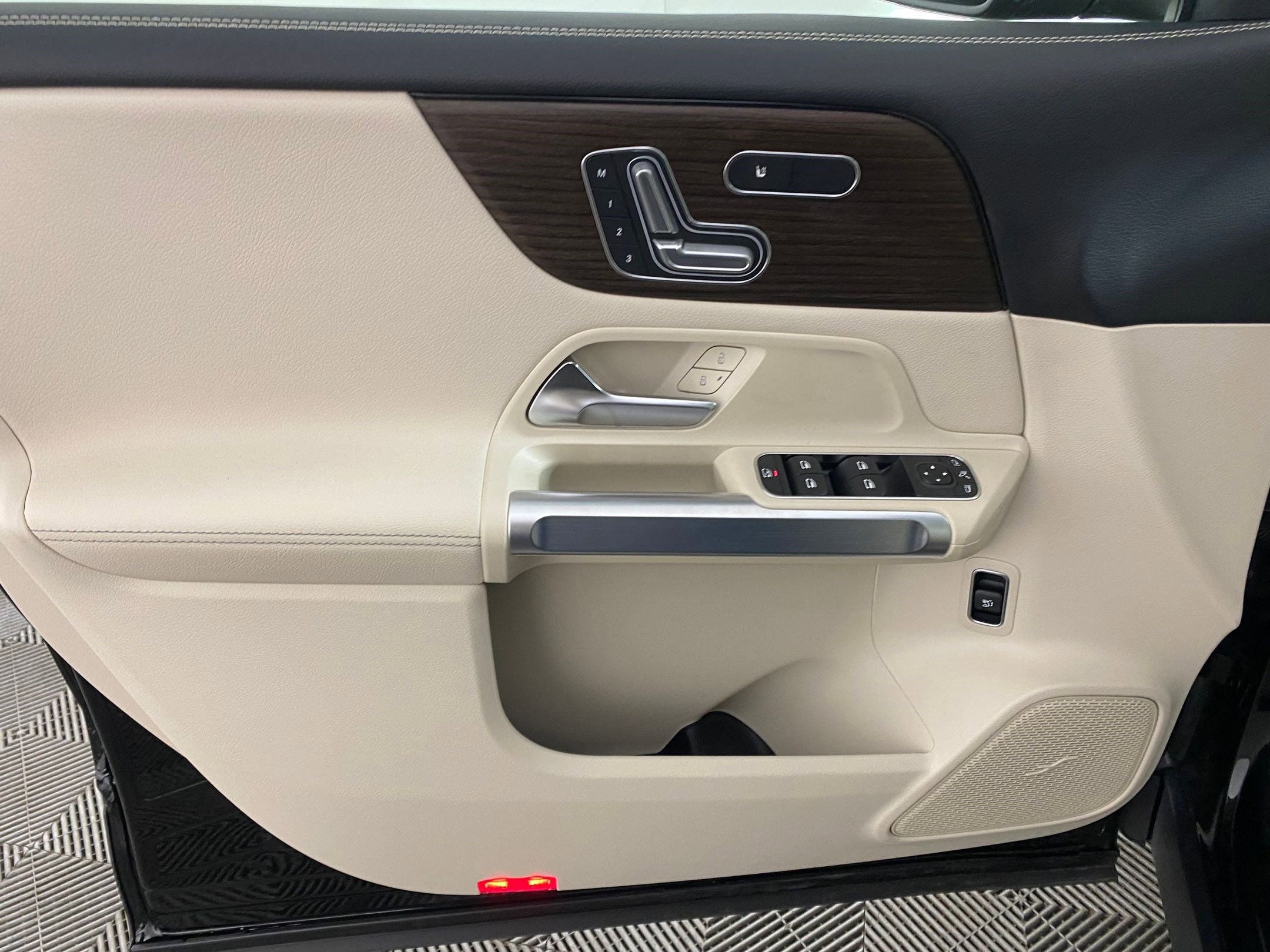 2026 Mercedes-Benz GLB GLB 250 - Photo 11