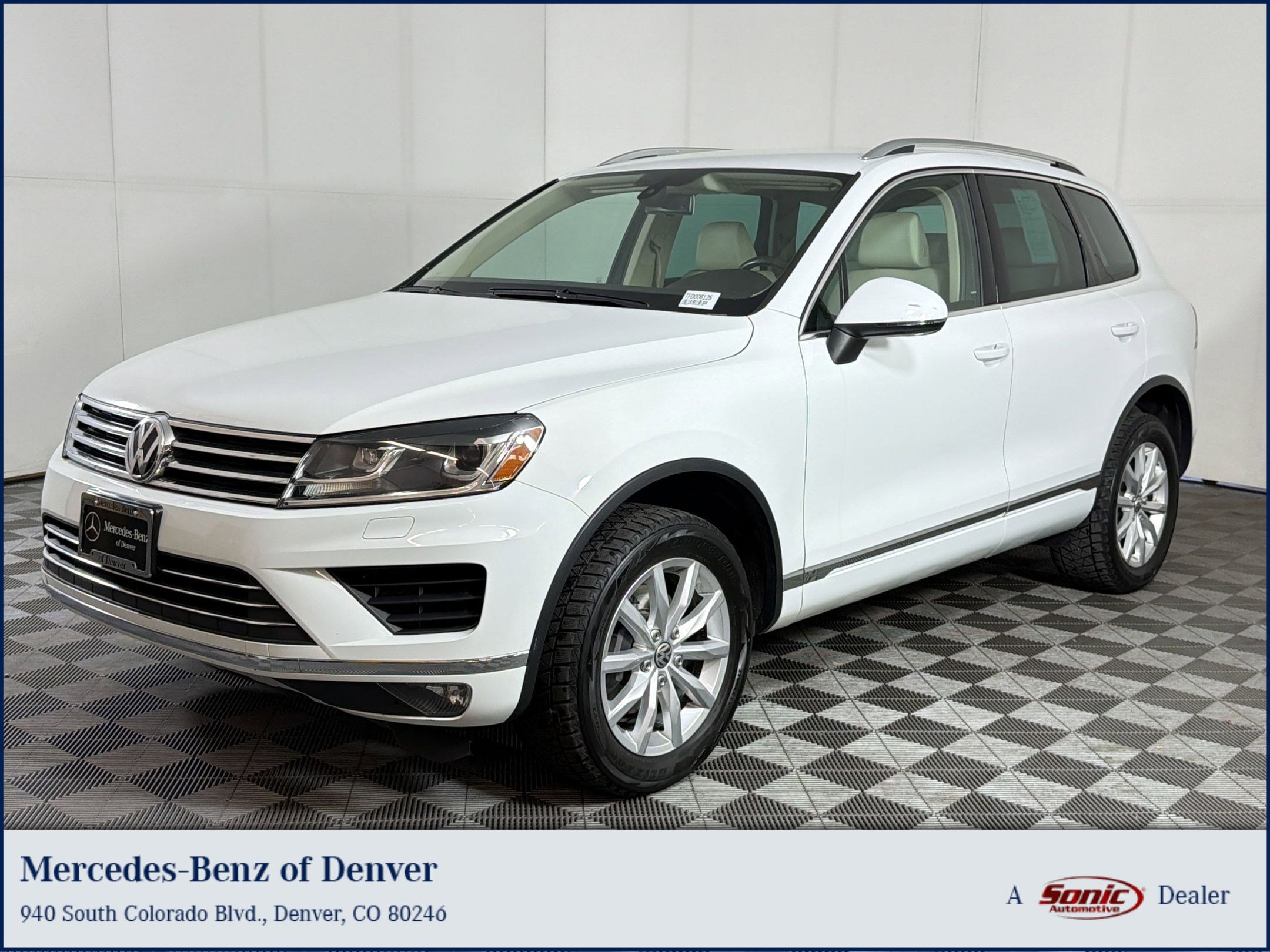 2015 Volkswagen Touareg V6 Sport's photo