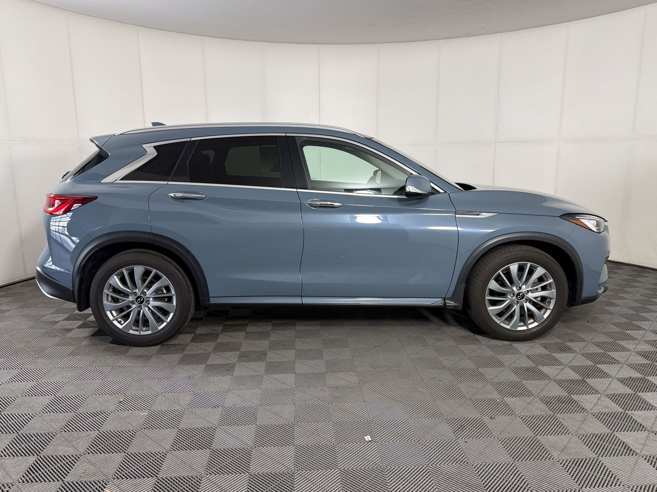 QX50 LUXE Sport Utility